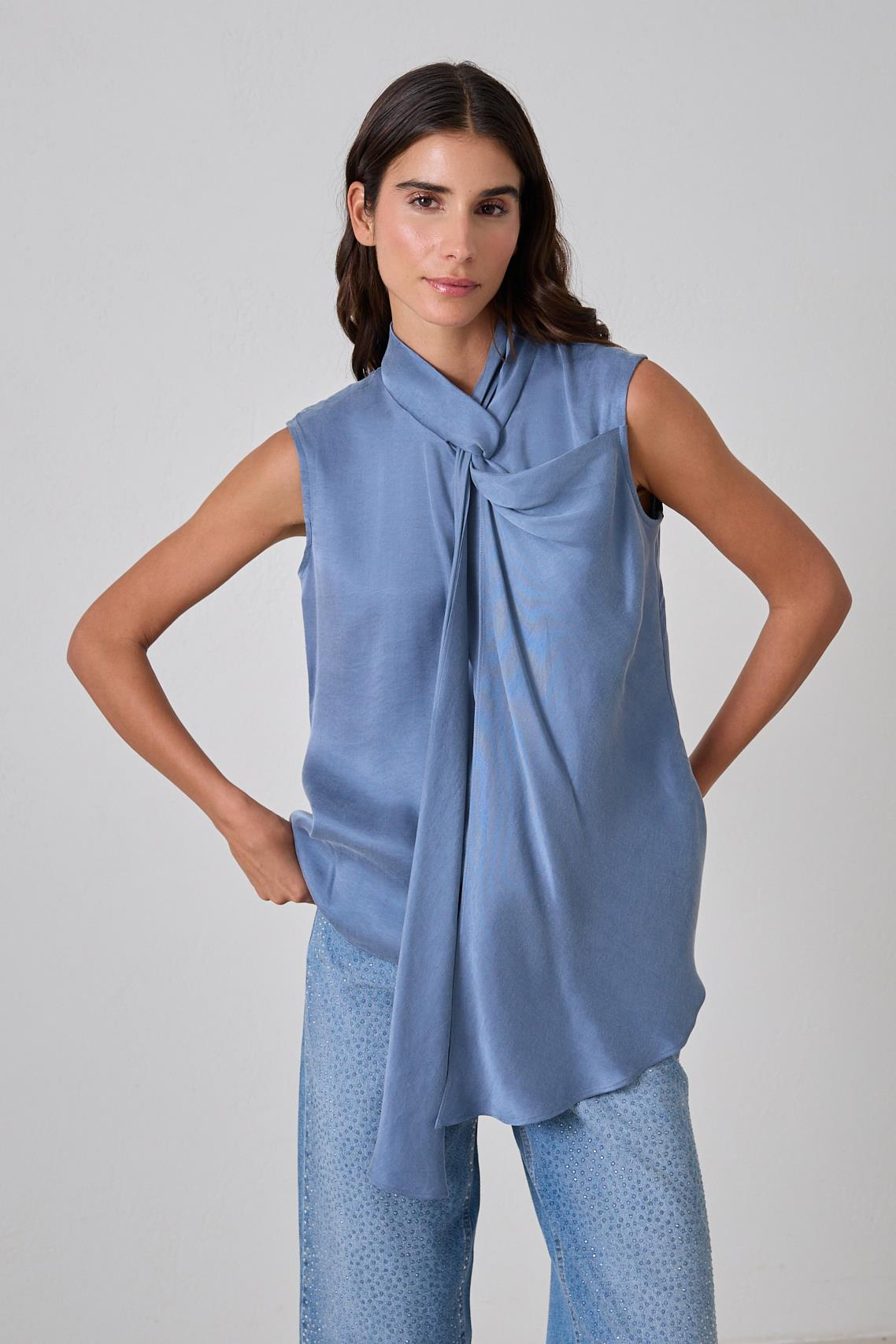 Mavi Boyun Detaylı Kolsuz  Rahat Kesim Bluz Kadın Bluz modelleri