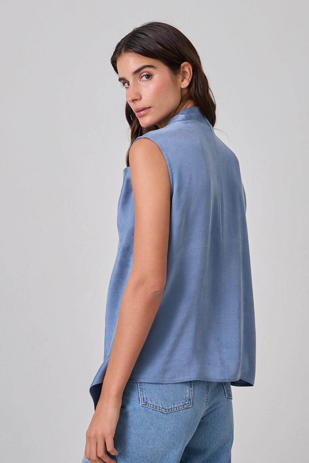 Mavi Boyun Detaylı Kolsuz  Rahat Kesim Bluz Kadın Bluz modelleri