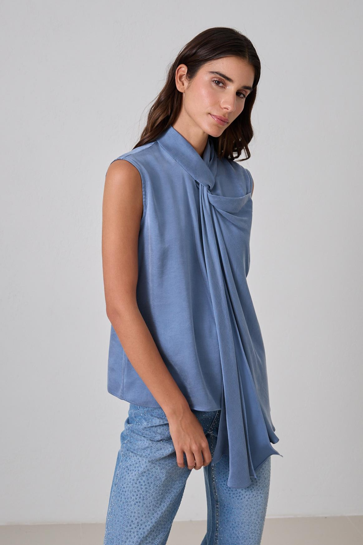 Mavi Boyun Detaylı Kolsuz  Rahat Kesim Bluz Kadın Bluz modelleri