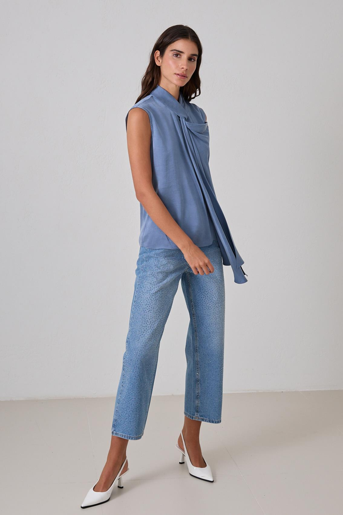 Mavi Boyun Detaylı Kolsuz  Rahat Kesim Bluz Kadın Bluz modelleri