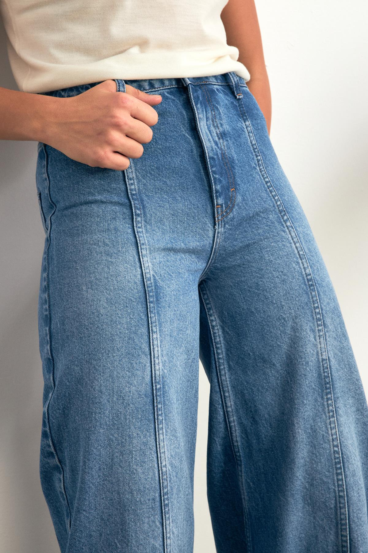 Mavi Önden Tek Dikiş Ve Paça Detaylı Kot Pantolon Kadın Kategorisiz modelleri
