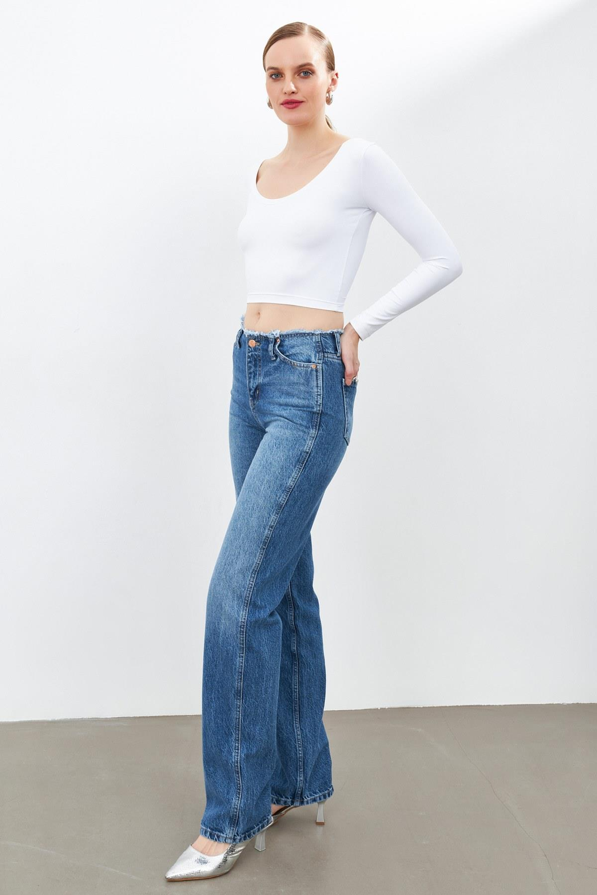 Mavi Taşlama Detaylı Jean  Kadın Jean modelleri