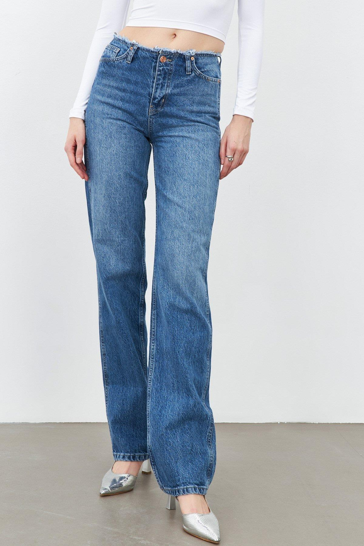 Mavi Taşlama Detaylı Jean  Kadın Jean modelleri