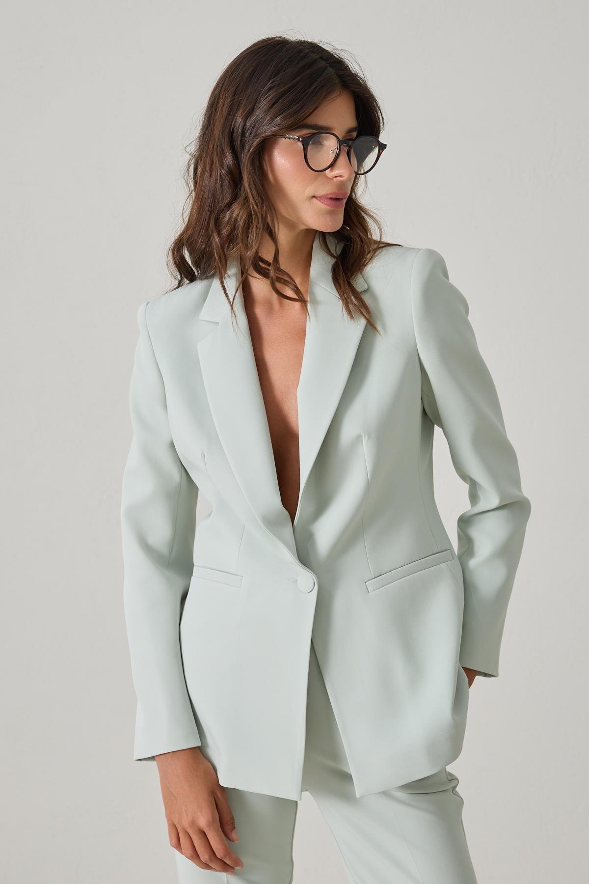 Mint Tek Düğme Detaylı Ceket, Cep Detaylı Tam Kalıp Pantolonlu Takım Kadın Takım Elbise modelleri