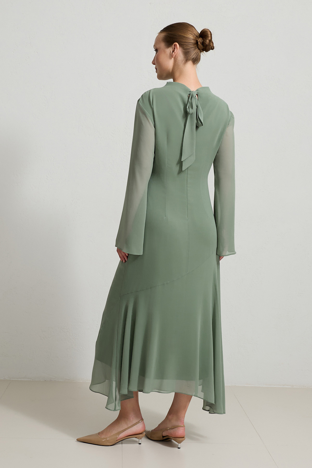 Nil Yeşili Tam Kalıp Rahat Kesim Boyun Ve Etek Detaylı Elbise Kadın Günlük Elbise modelleri