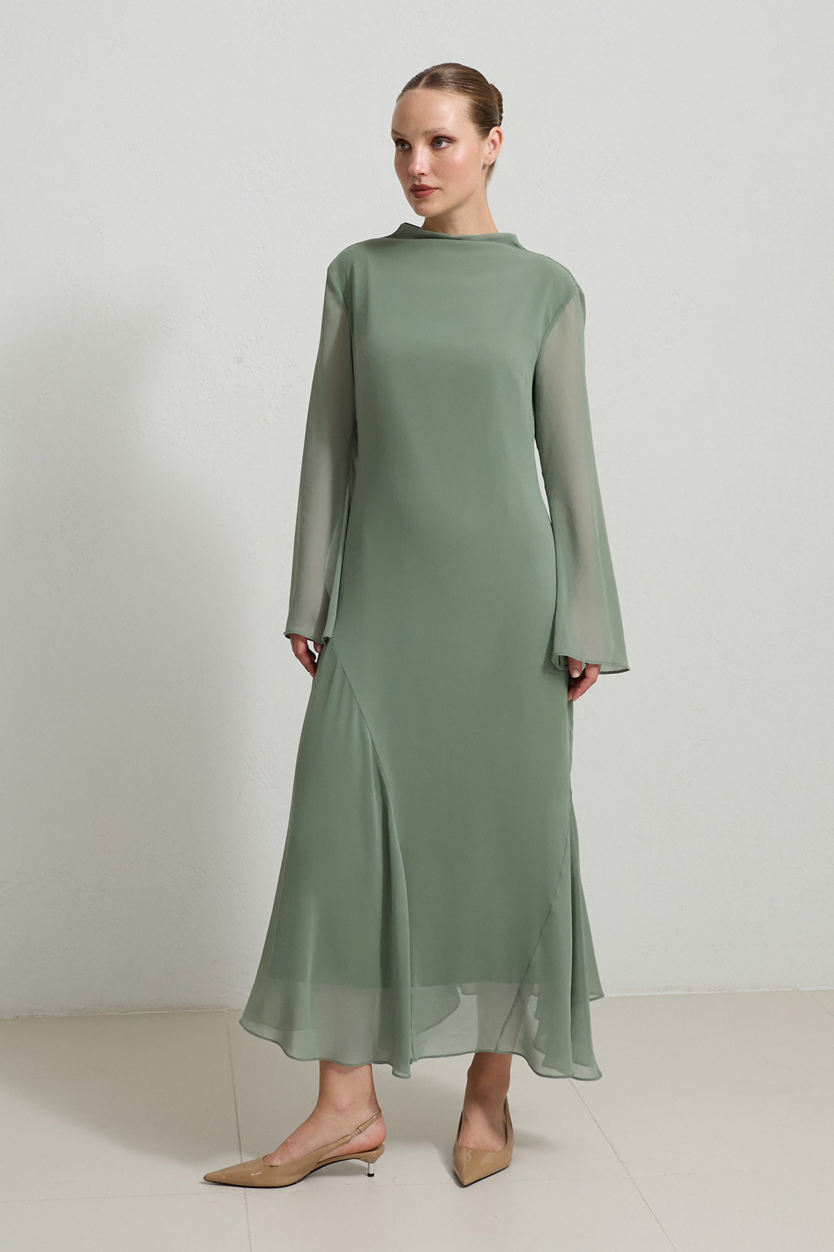 Nil Yeşili Tam Kalıp Rahat Kesim Boyun Ve Etek Detaylı Elbise Kadın Günlük Elbise modelleri