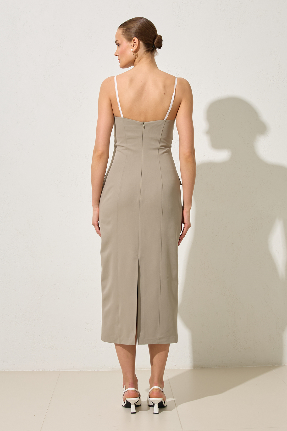 Olive İnce Askılı Yaka Ve Cep Detaylı Midi Boy Elbise Kadın Günlük Elbise modelleri