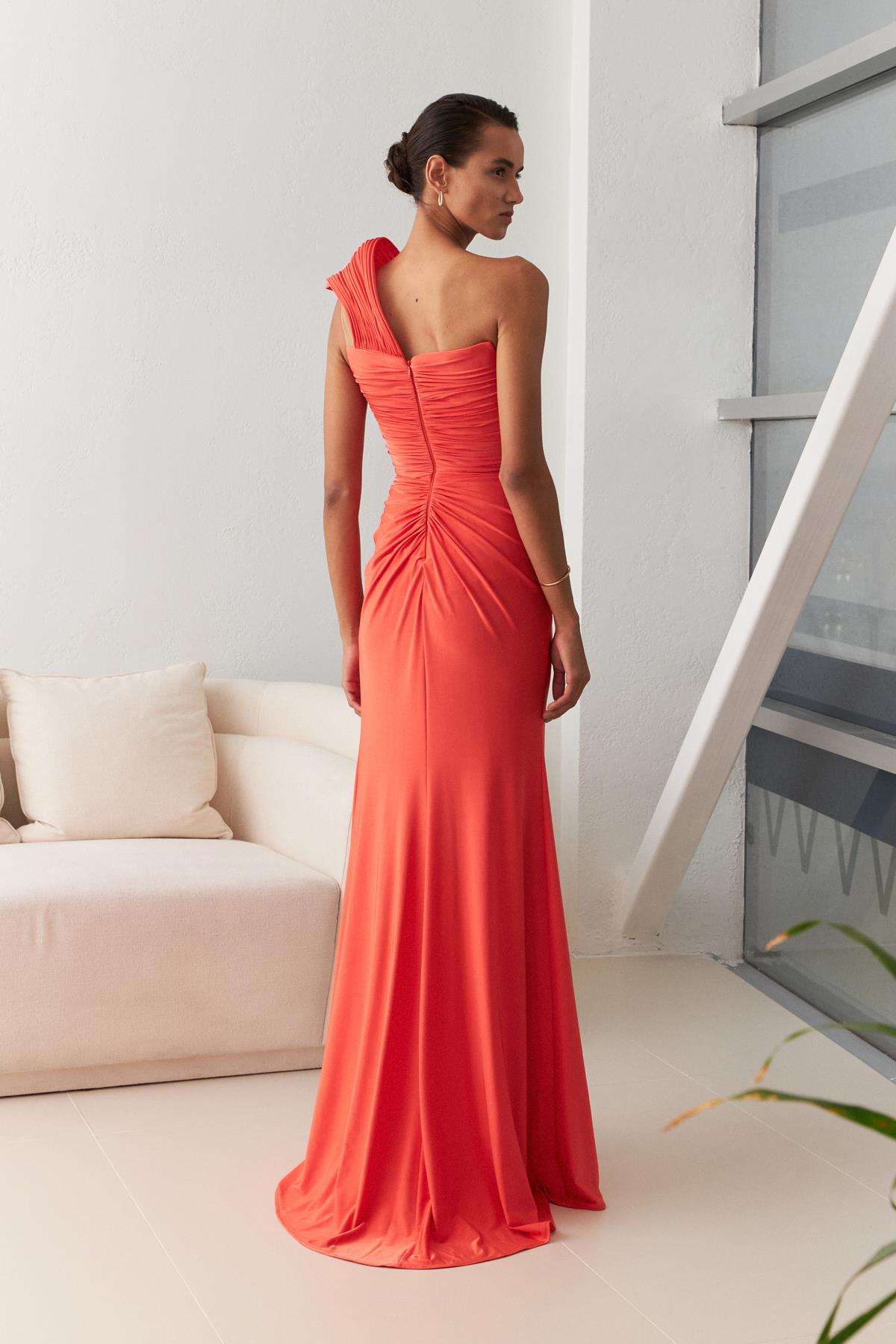 Oranj Drape Detaylı Tek Omuz Belden Oturtmalı Yırtmaçlı Midi Boy Abiye Elbise Kadın Kategorisiz modelleri