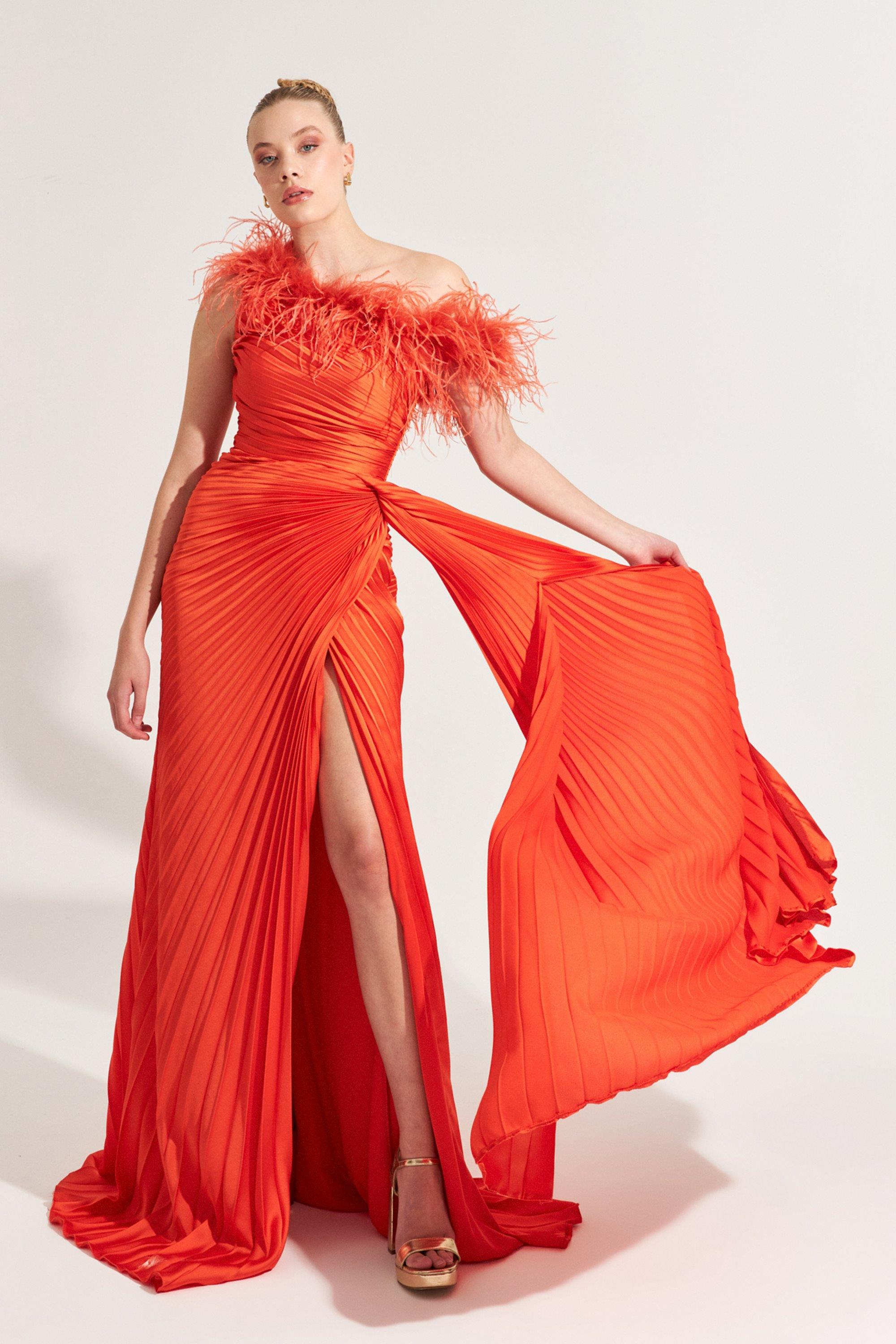 Oranj Tek Omuz Düşük Tüy Detayli Pileli Abiye Elbise Kadın Kategorisiz modelleri