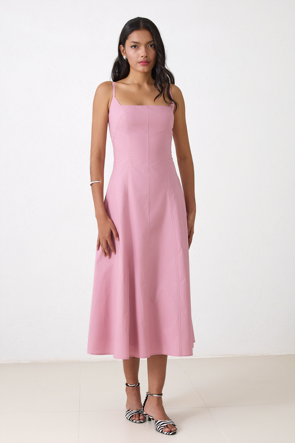 Pembe Dar Kalıp %100 Pamuklu Askılı Belden Oturtmalı Midi Boy Dar Kalıp Elbise Kadın Günlük Elbise modelleri