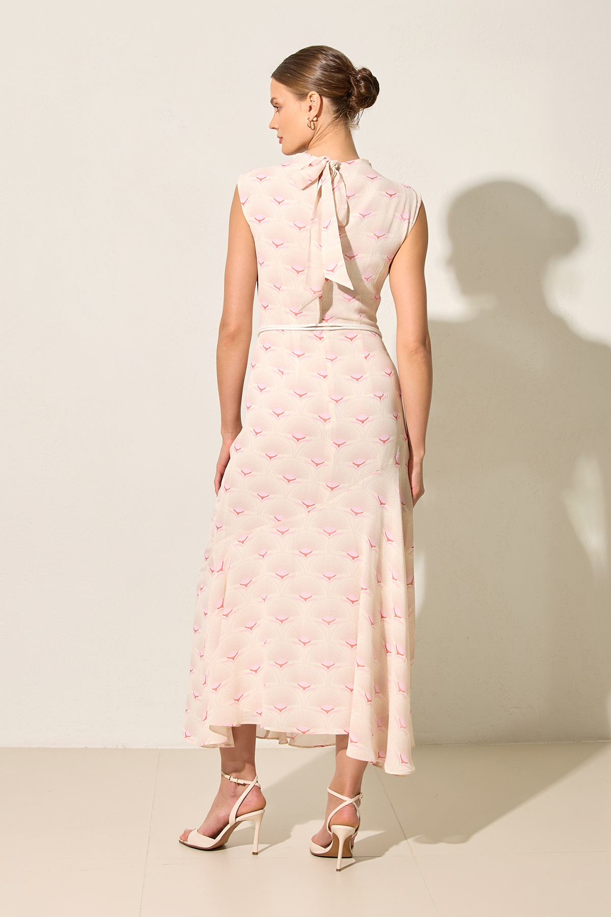 Pembe/ Krem Desenli, Kuşak Detaylı Kolsuz Balıkçı Yaka Uzun Elbise Kadın Kategorisiz modelleri