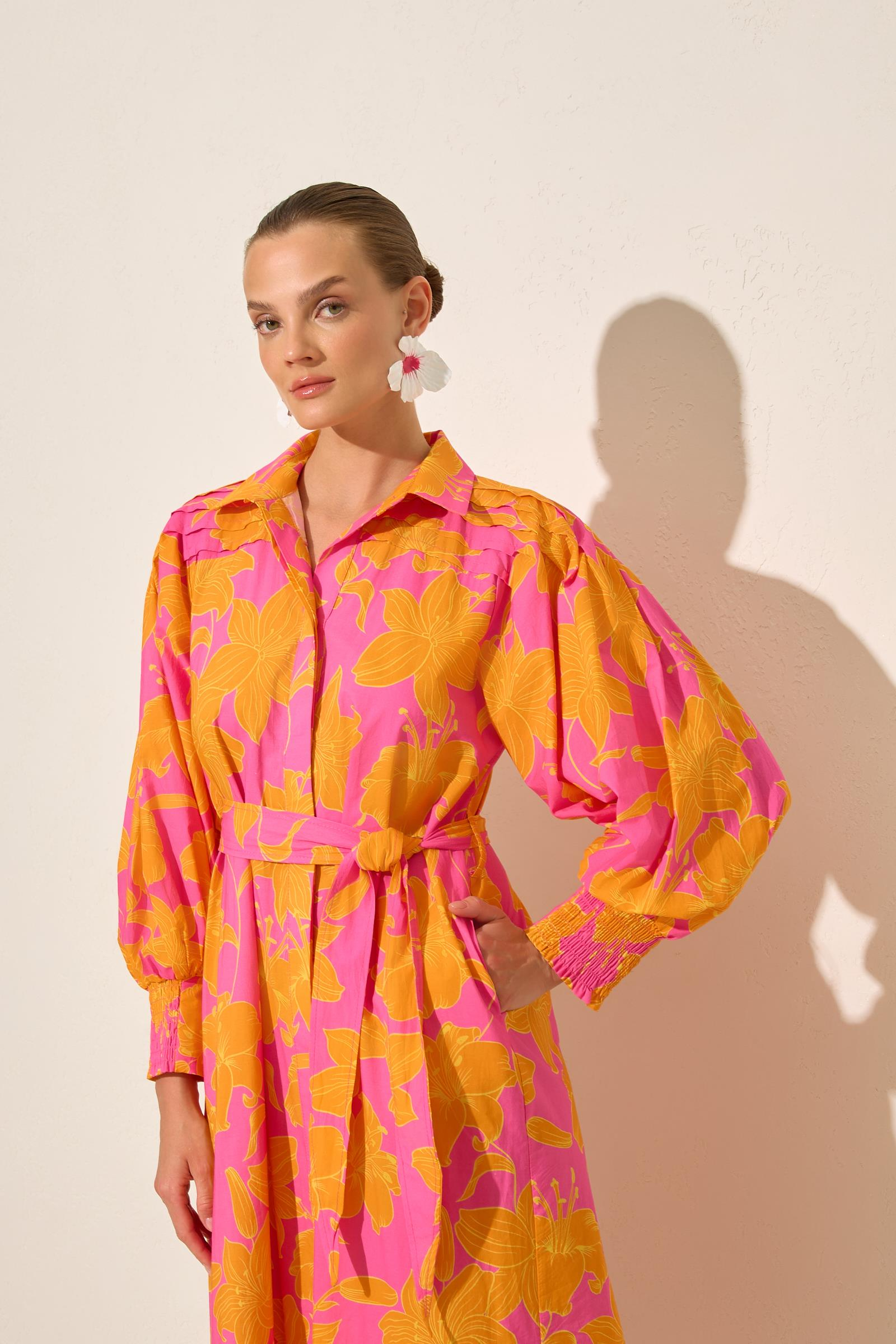 Pembe-Oranj Düğme Ve Yaka Detaylı Belden Kemerli Desenli Elbise Kadın Günlük Elbise modelleri