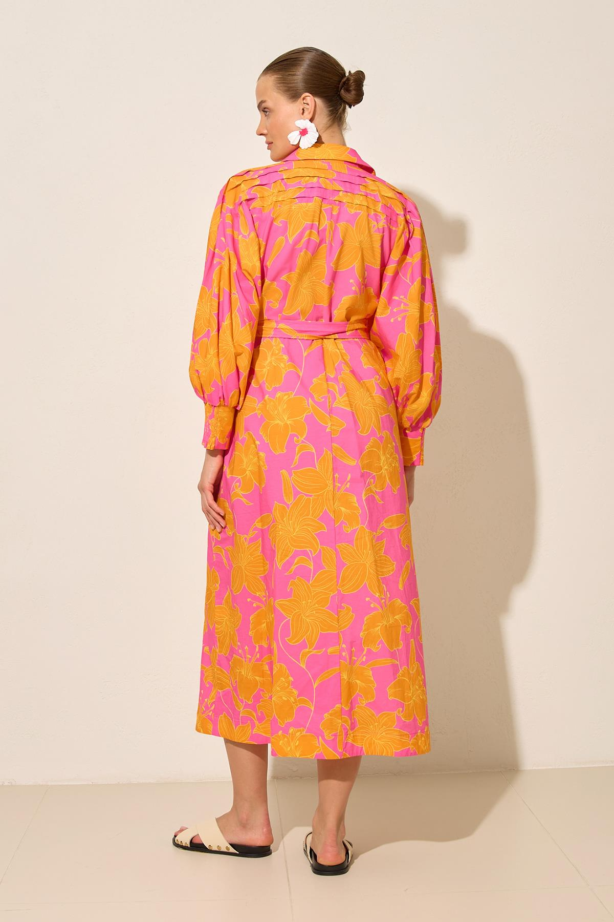 Pembe-Oranj Düğme Ve Yaka Detaylı Belden Kemerli Desenli Elbise Kadın Günlük Elbise modelleri