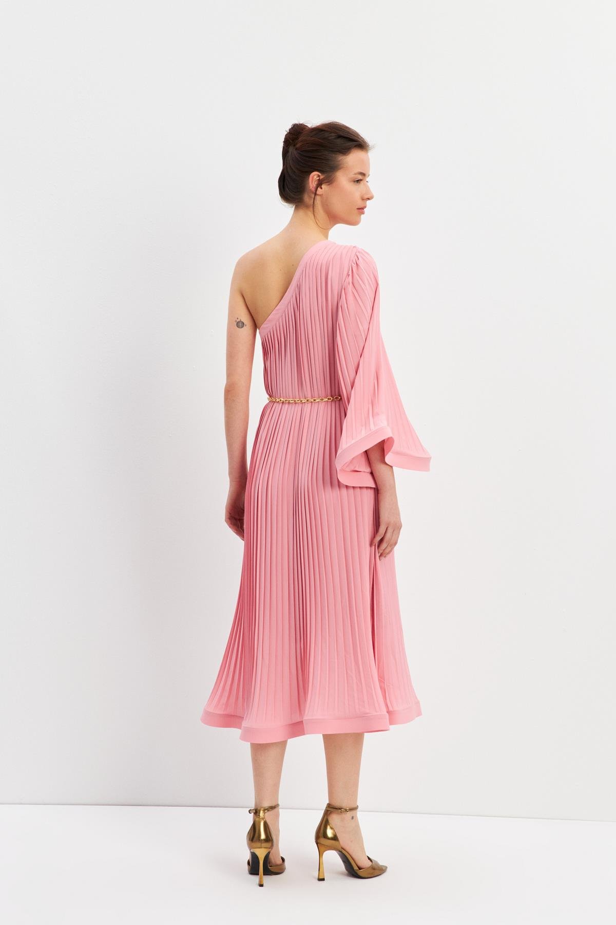 Pembe Tek Omuzlu Pile Detaylı Salaş Elbise  Kadın Günlük Elbise modelleri