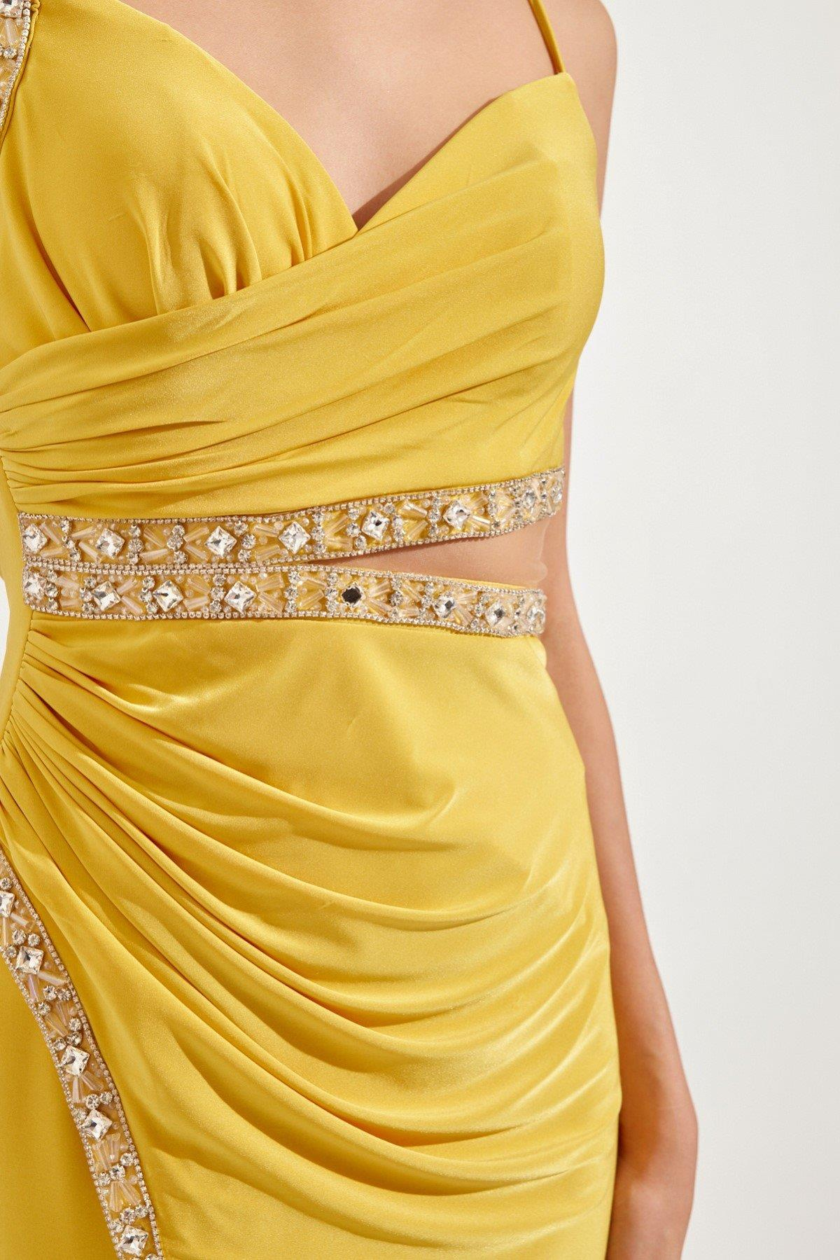 Sarı Asimetrik Detayli Belden Taş Detaylı Dekolteli Askılı Yırtmaç Detaylı Abiye Elbise Kadın Kategorisiz modelleri
