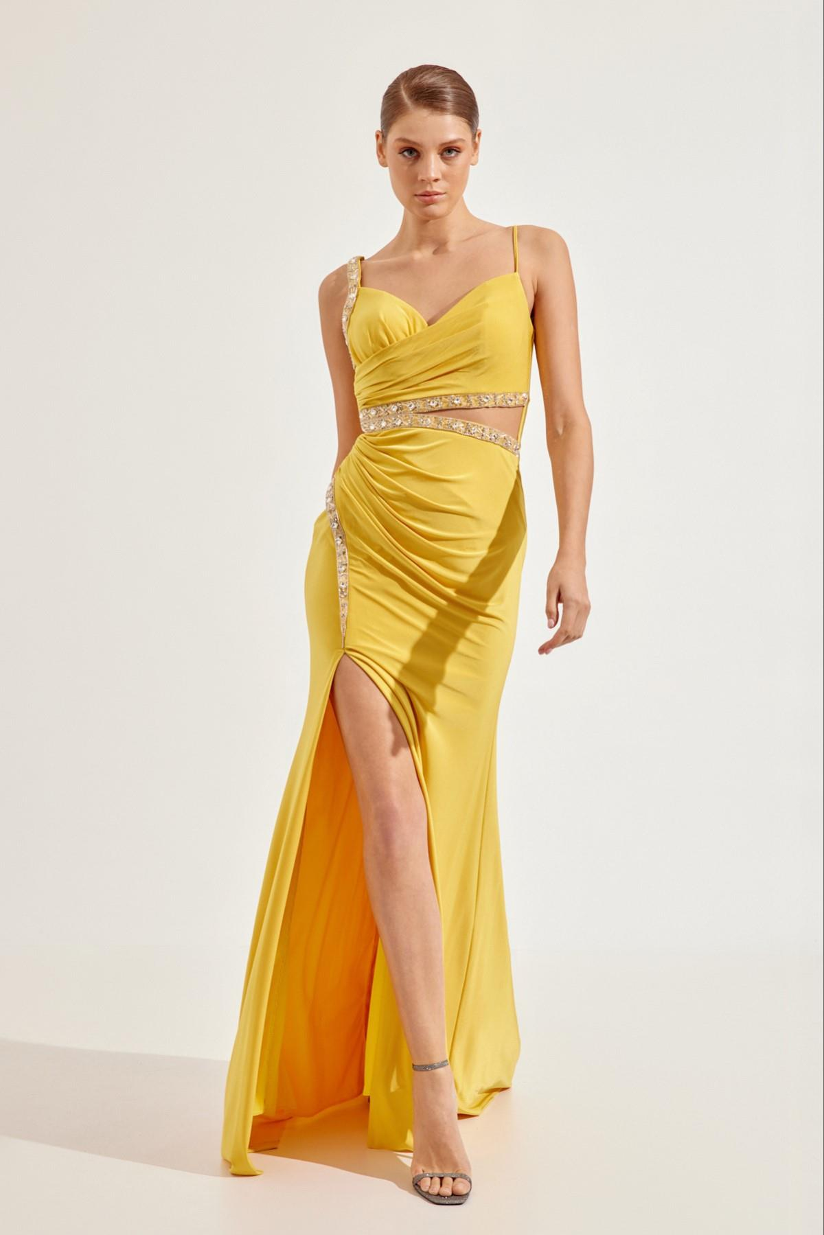 Sarı Asimetrik Detayli Belden Taş Detaylı Dekolteli Askılı Yırtmaç Detaylı Abiye Elbise Kadın Kategorisiz modelleri