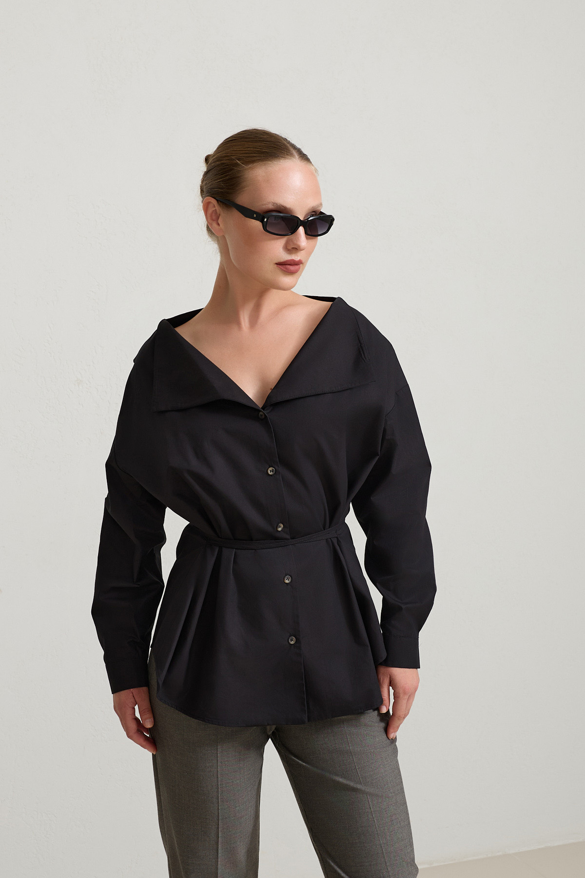 Siyah %100 Pamuklu Yaka Detaylı Gömlek Kadın Gömlek modelleri