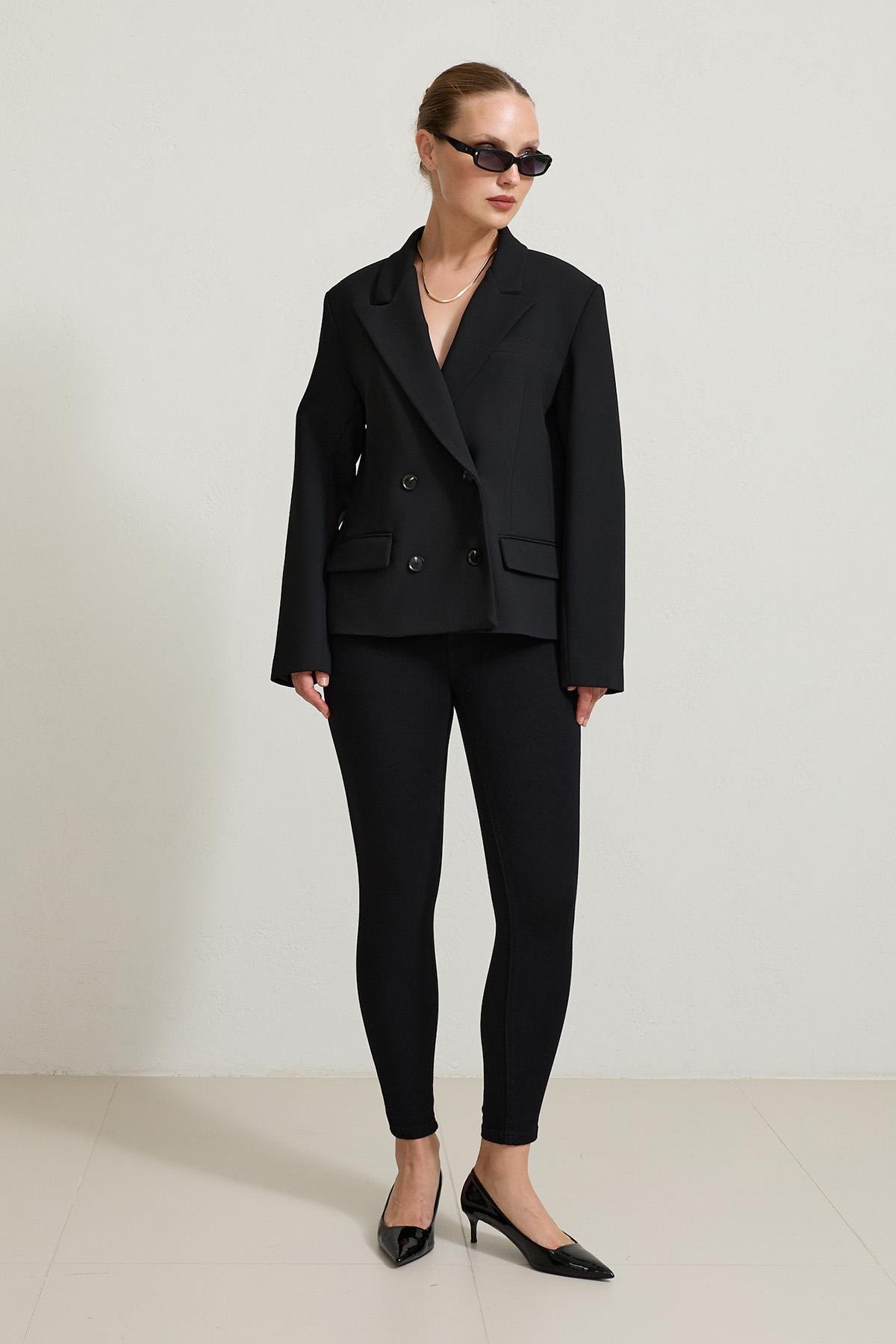 Siyah Asimetrik Kapama Cep Detaylı Ceket Kadın Ceket modelleri