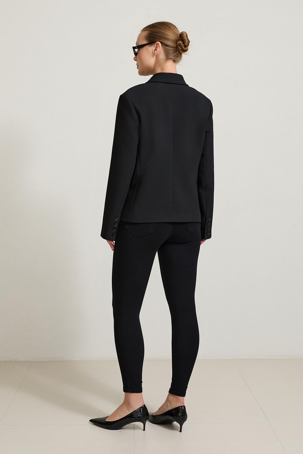 Siyah Asimetrik Kapama Cep Detaylı Ceket Kadın Ceket modelleri