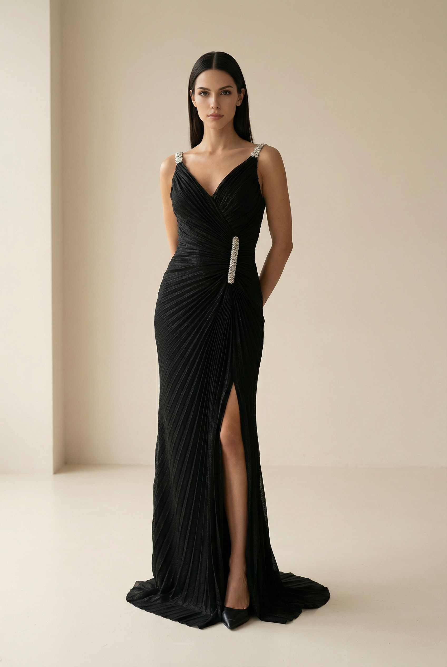 Siyah Asimetrik Yaka Taş Detaylı Pileli Yırtmaçlı Midi Boy Abiye Elbise Kadın Abiye Elbise modelleri