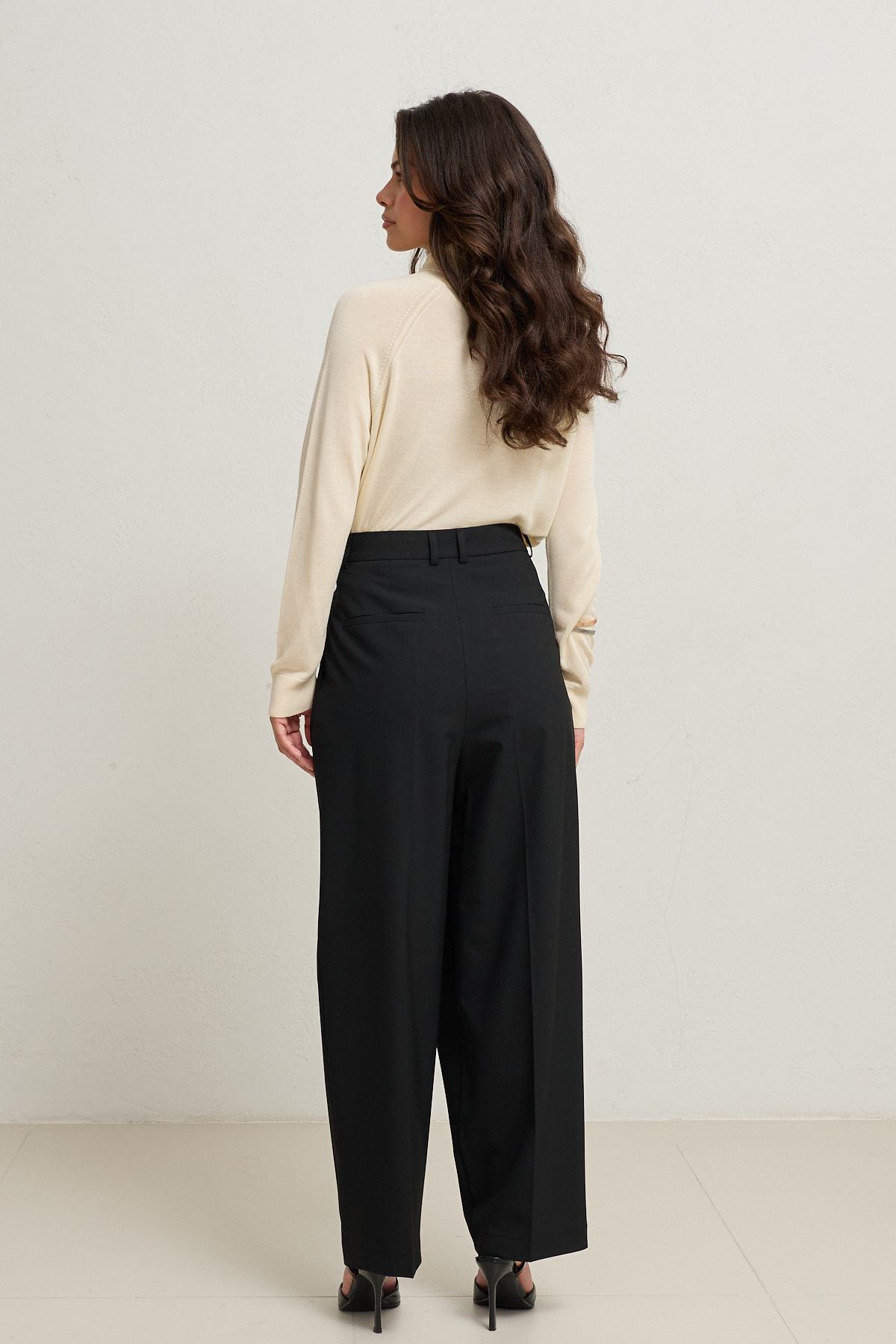 Siyah Belden Asimetrik Kapama Detaylı Pantolon Kadın Pantolon modelleri