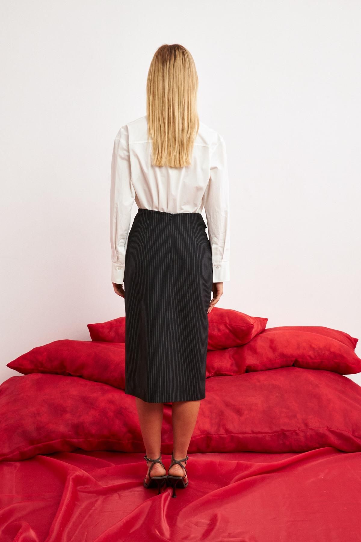 Siyah Belden Bağlama Detaylı Çizgili Midi Boy Etek Kadın Kategorisiz modelleri