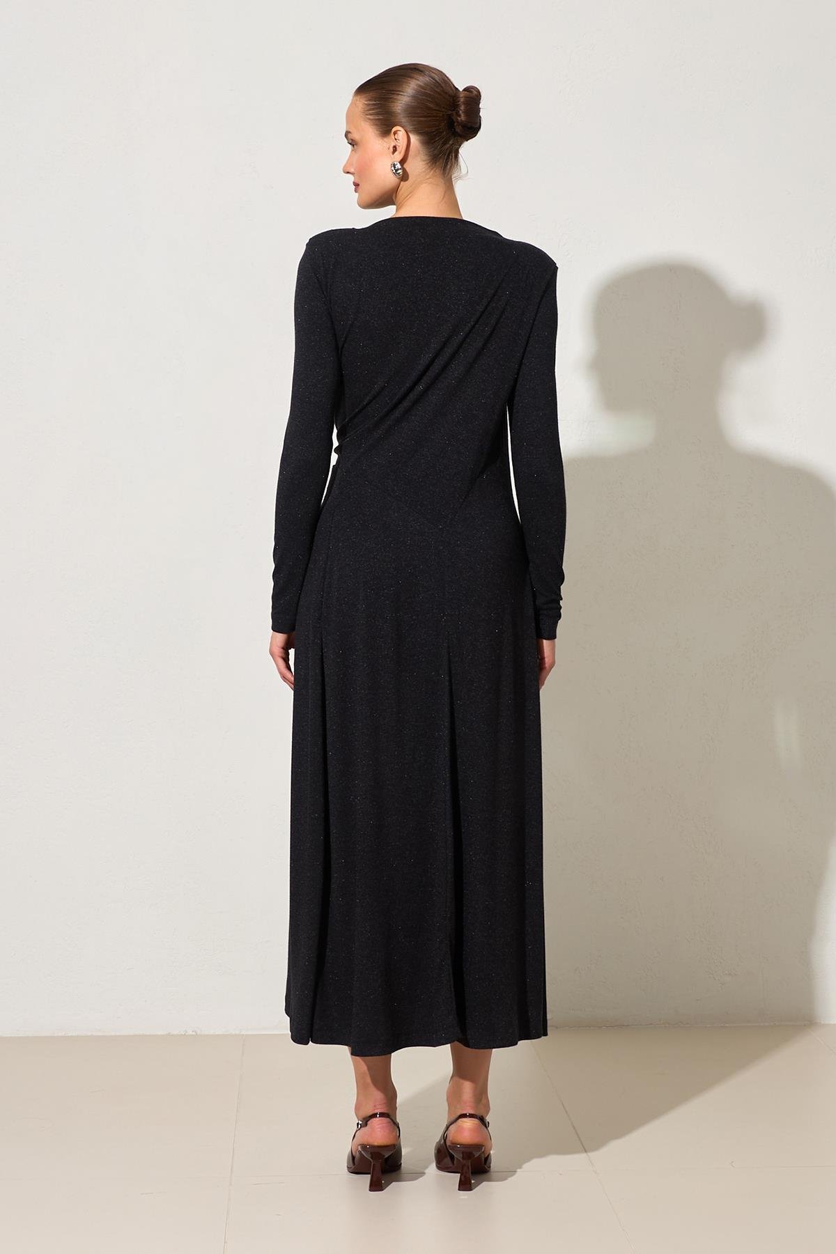 Siyah Belden Büzgü Detaylı Uzun Kollu Tam Kalıp Elbise Kadın Günlük Elbise modelleri