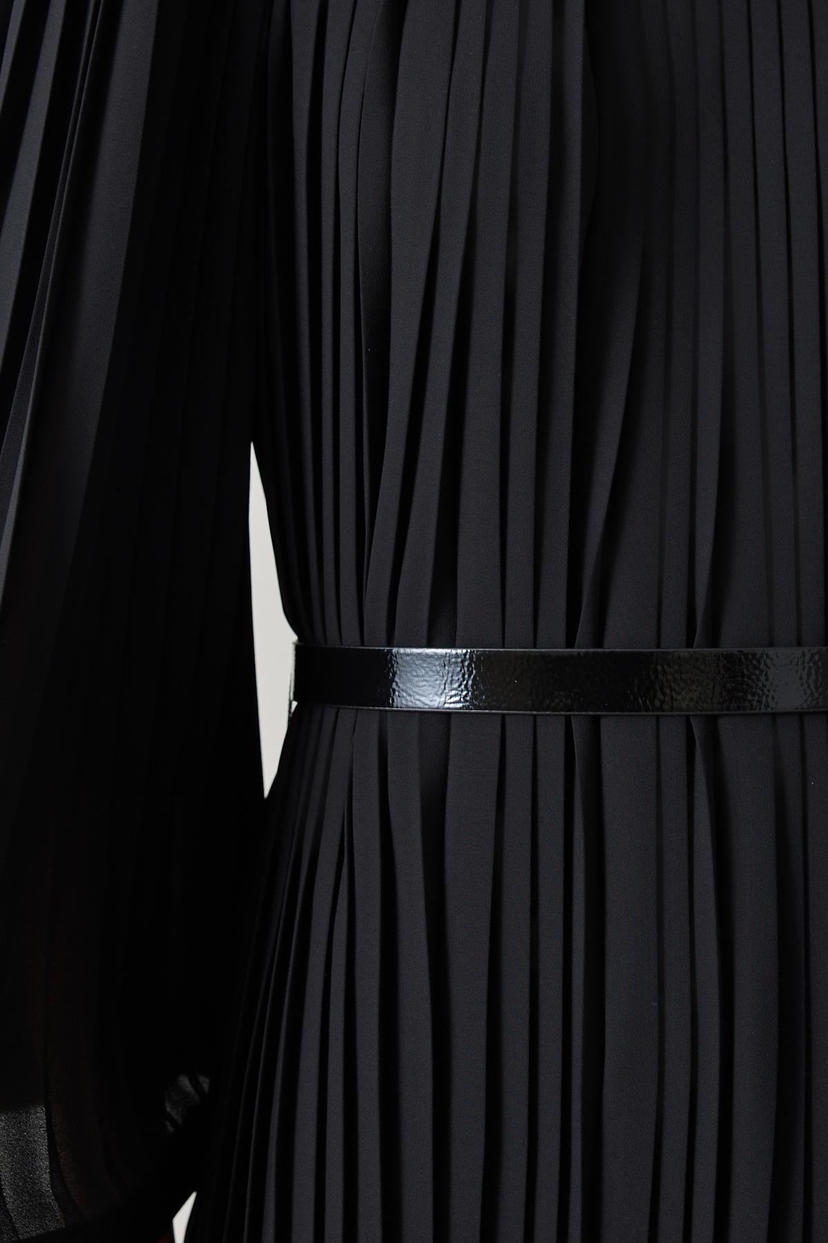 Siyah Belden Kemer Ve Plise Detaylı Bisiklet Yaka Midi Boy Elbise Kadın Günlük Elbise modelleri