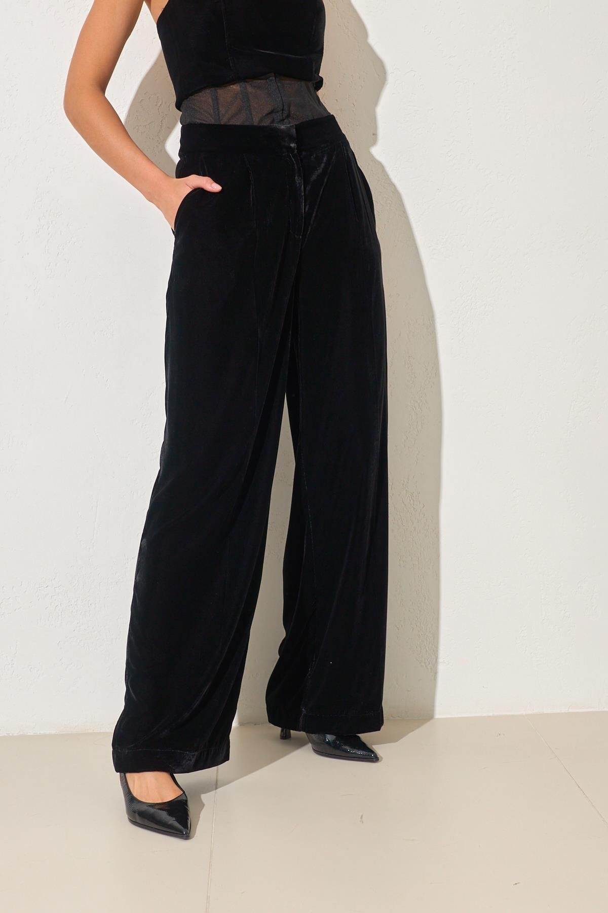 Siyah Belden Korse Detaylı Rahat Kesim Pantolon Kadın Kategorisiz modelleri