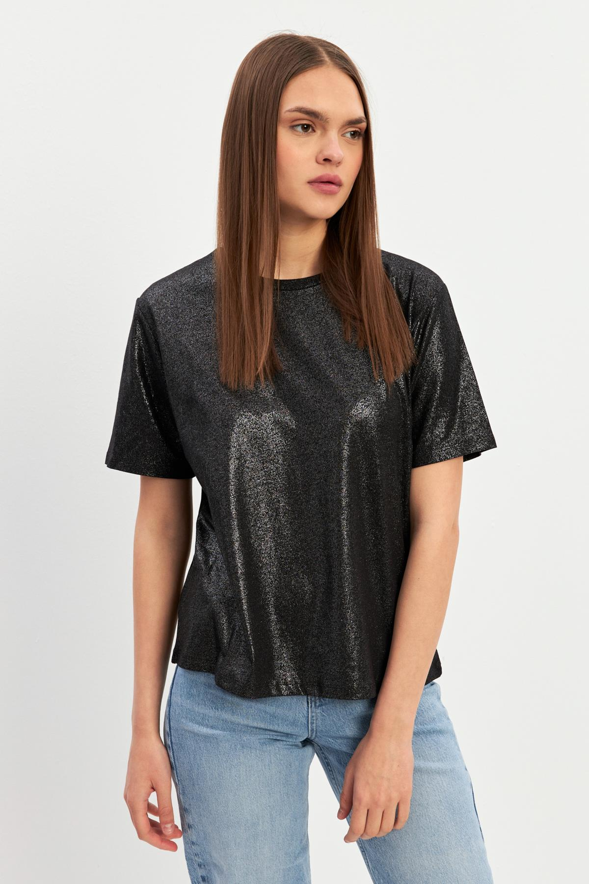 Siyah Bisiklet Yaka Basic T-Shirt Kadın T-Shirt modelleri