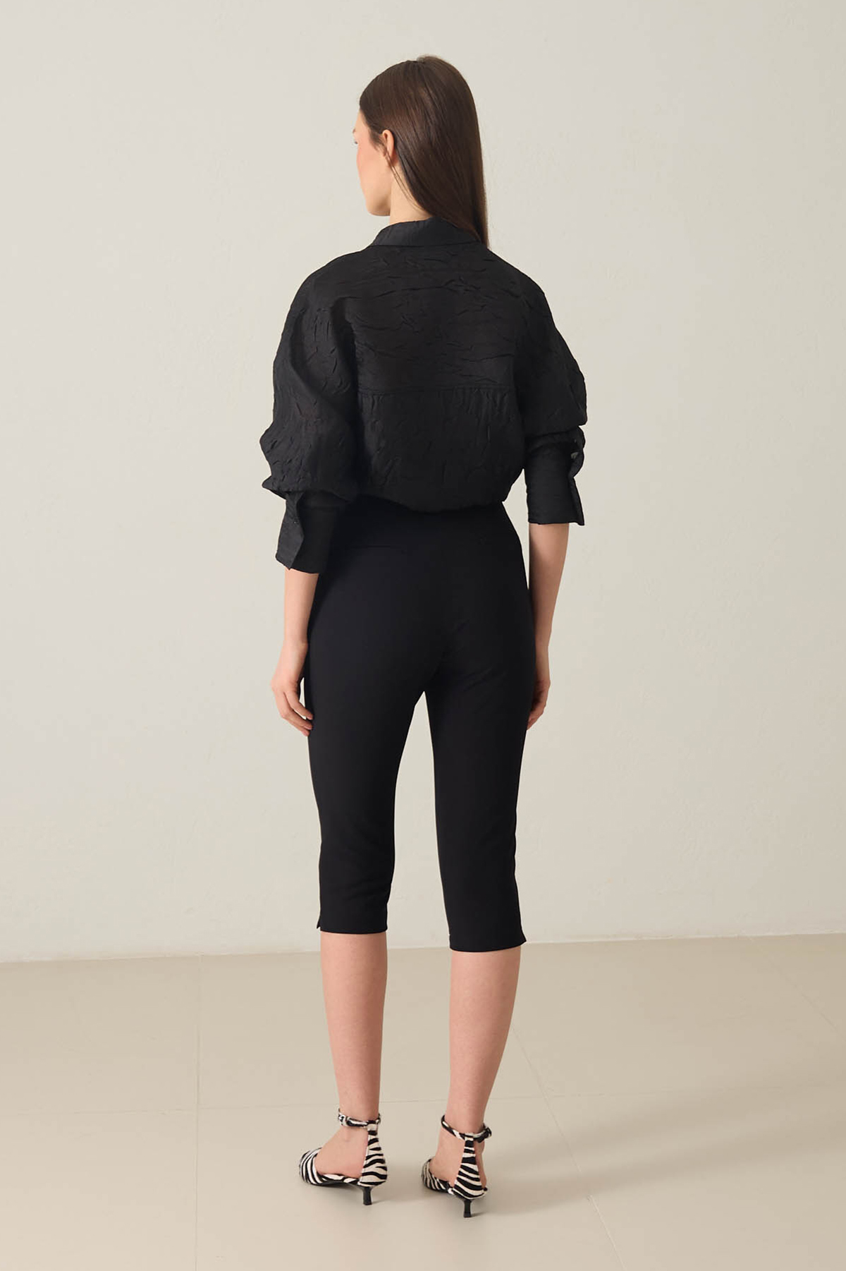 Siyah Cep Detaylı Tam Kalıp Kapri Pantolon Kadın Pantolon modelleri