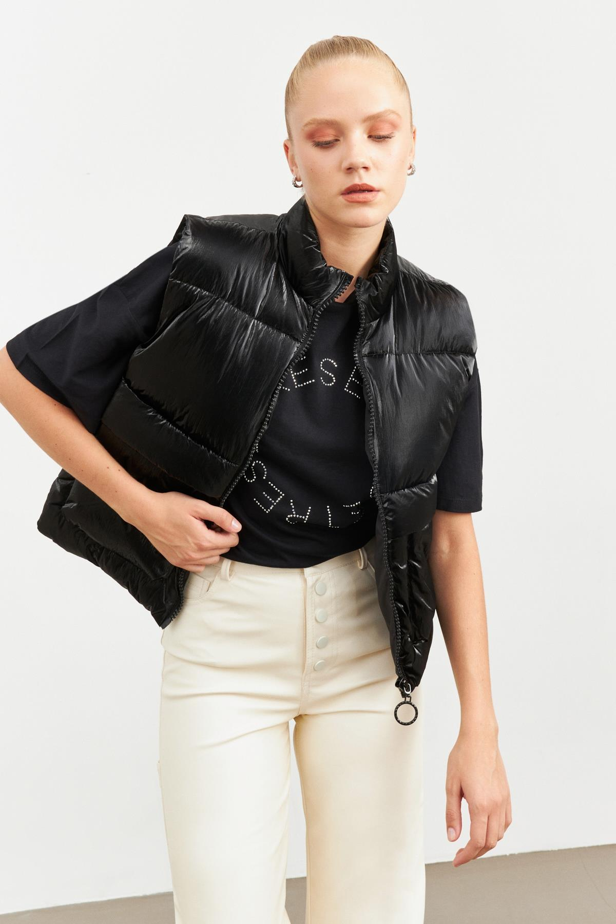 Siyah Cepli Şişme Yelek Kadın Yelek modelleri