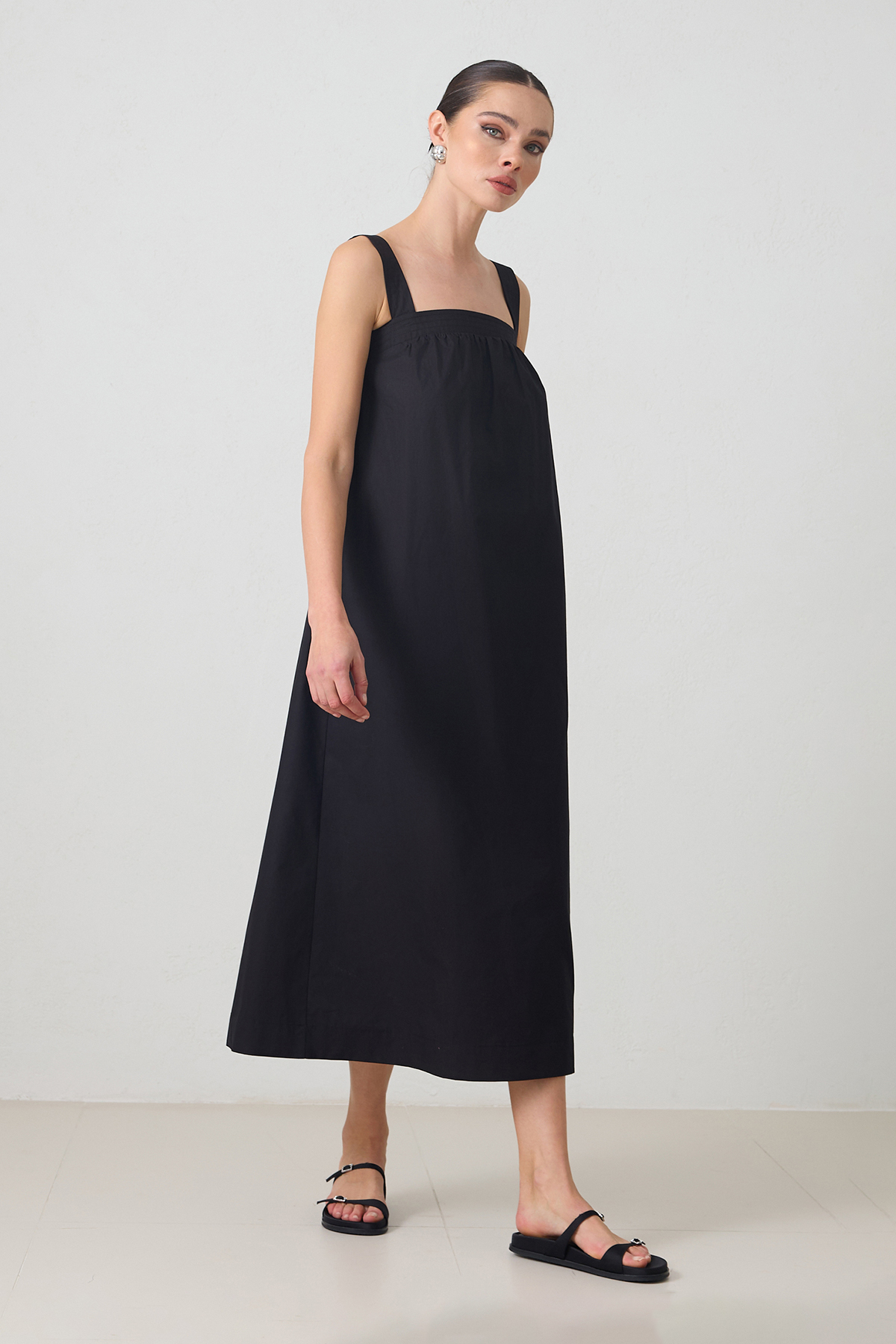 Siyah Geniş Kalıp Kare Yaka Pamuklu Dikiş Detaylı Midi Boy Elbise Kadın Kategorisiz modelleri