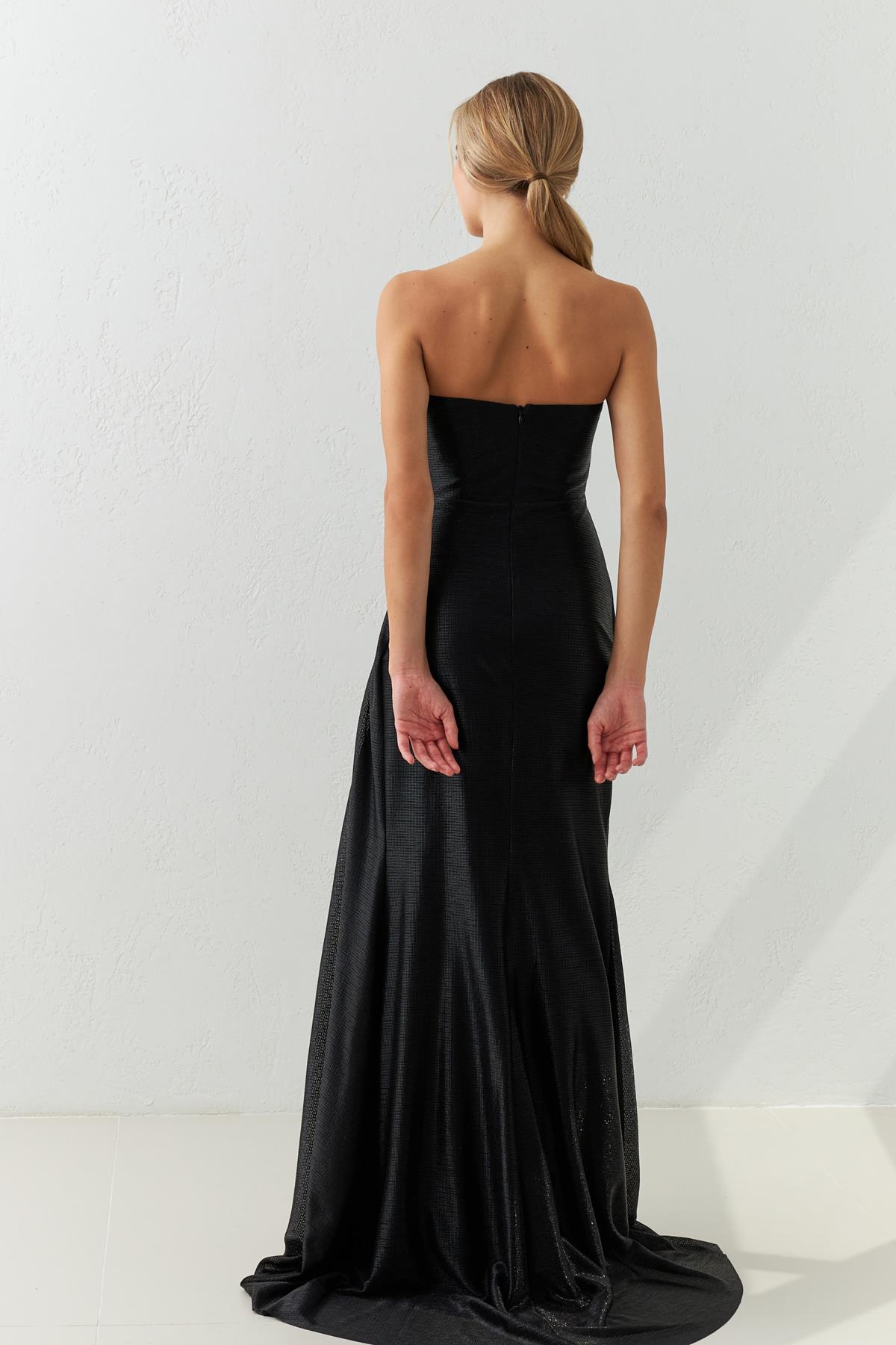 Siyah-Gold Asimetrik Detaylı Yırtmaçlı Abiye Elbise Kadın Abiye Elbise modelleri