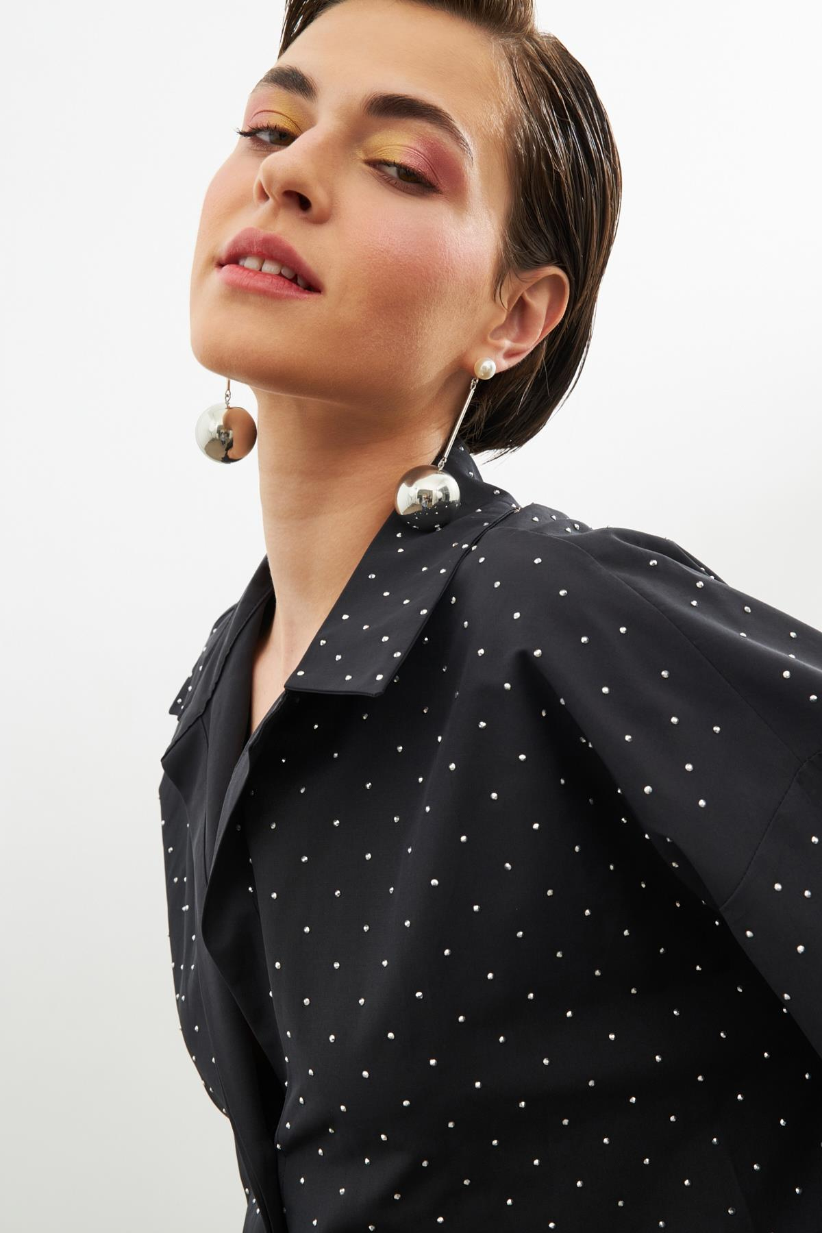 Siyah Gömlek Yaka  Uzun Kollu  Taş Yapıştırma Detaylı  Düğme Kapamalı Gömlek Kadın Gömlek modelleri