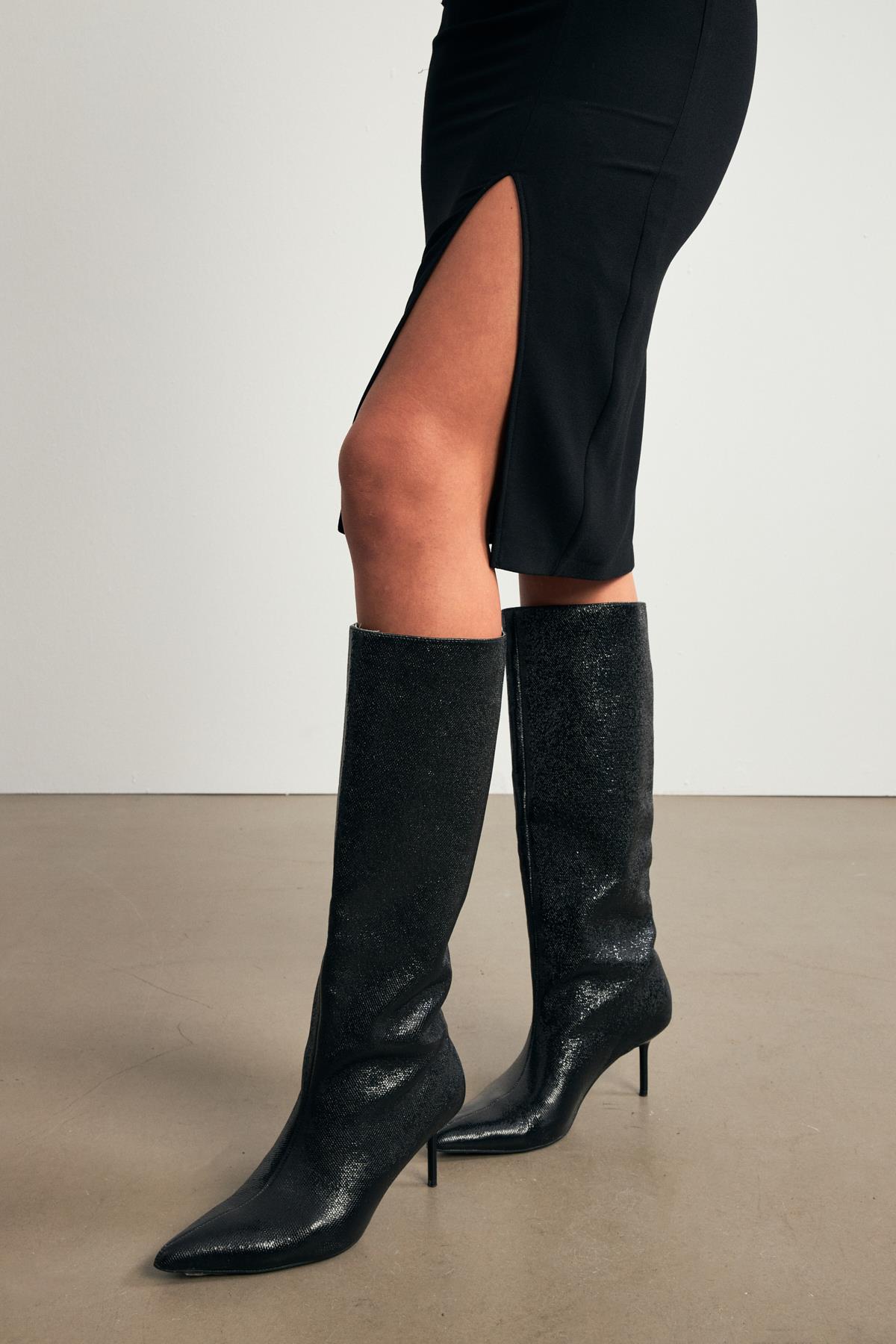 Siyah Kare Yaka Belden Oturtmalı Midi Boy Elbise Kadın Kategorisiz modelleri