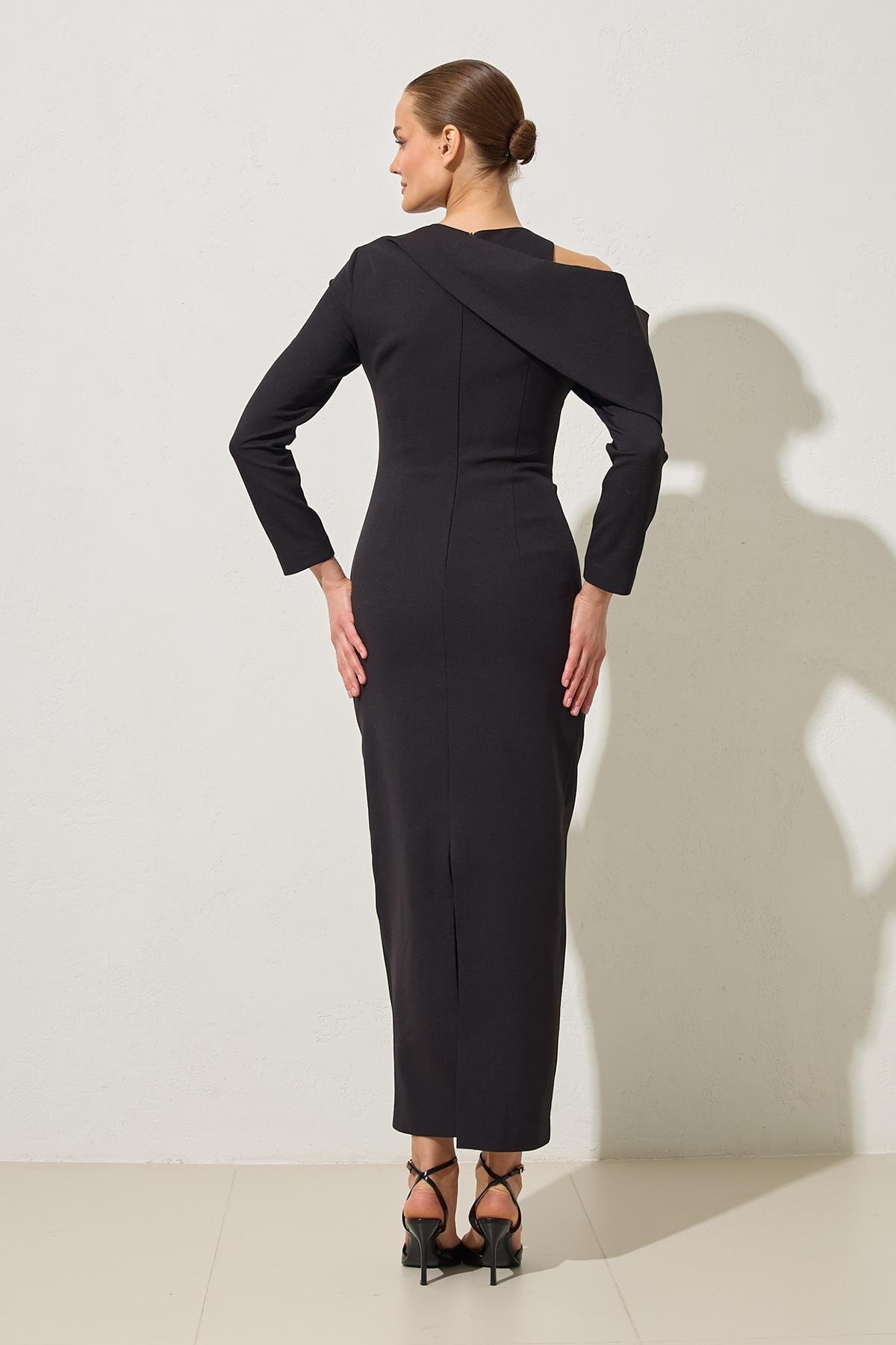 Siyah Kol Detaylı Tam Kalıp Uzun Kollu Elbise Kadın Günlük Elbise modelleri