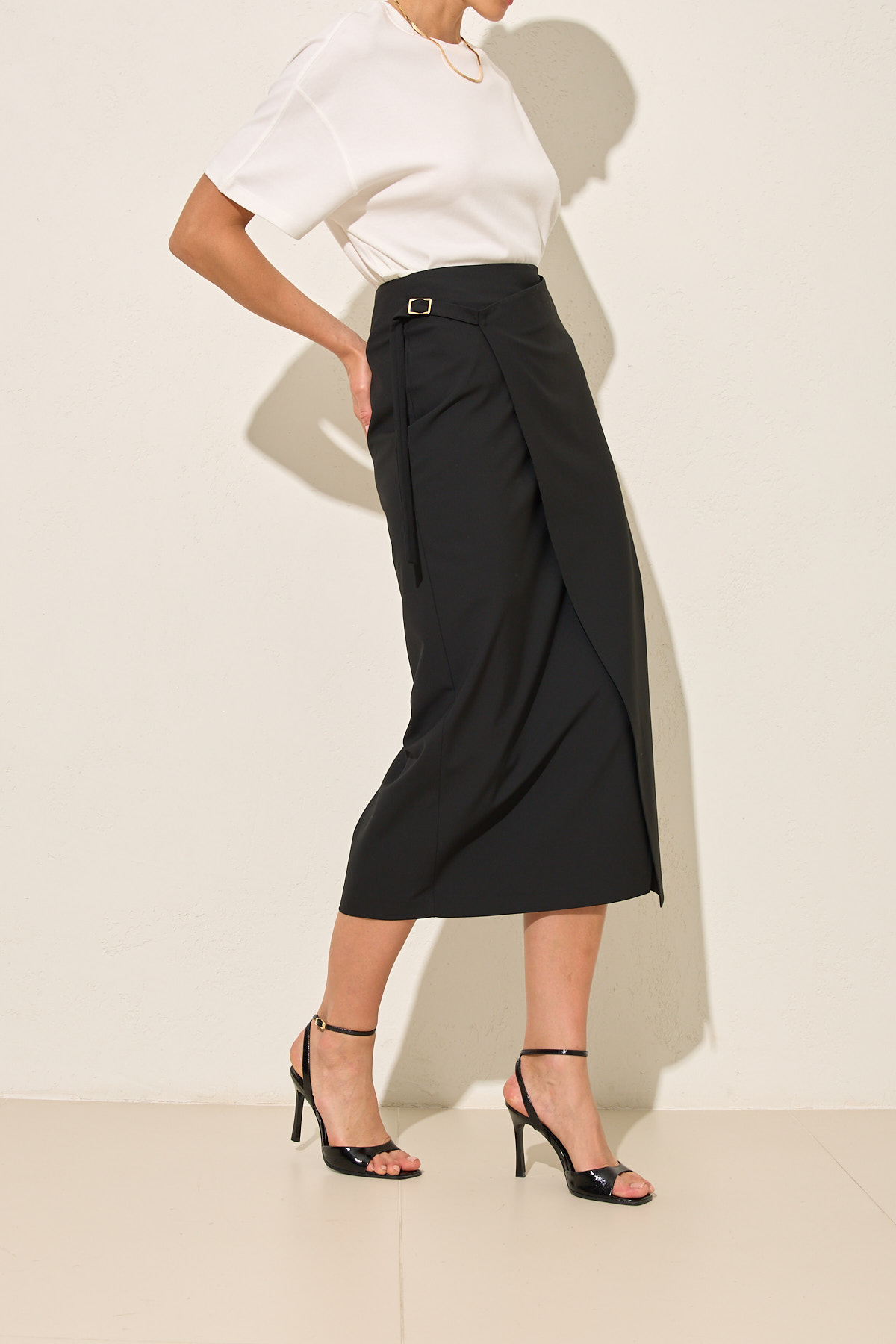 Siyah Kruvaze Formlu, Bağlama Detaylı Yırtmaçlı Midi Boy Etek Kadın Kategorisiz modelleri