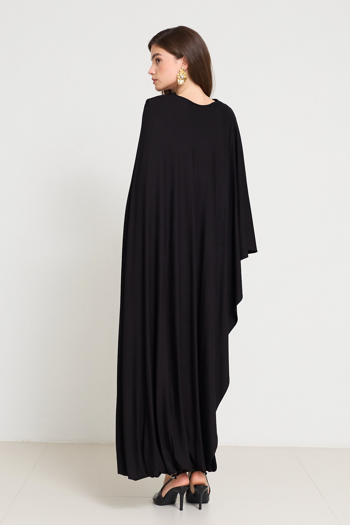 Siyah Omuz Ve Aksesuar Detaylı Belden Büzgülü Tam Kalıp Elbise Kadın Günlük Elbise modelleri