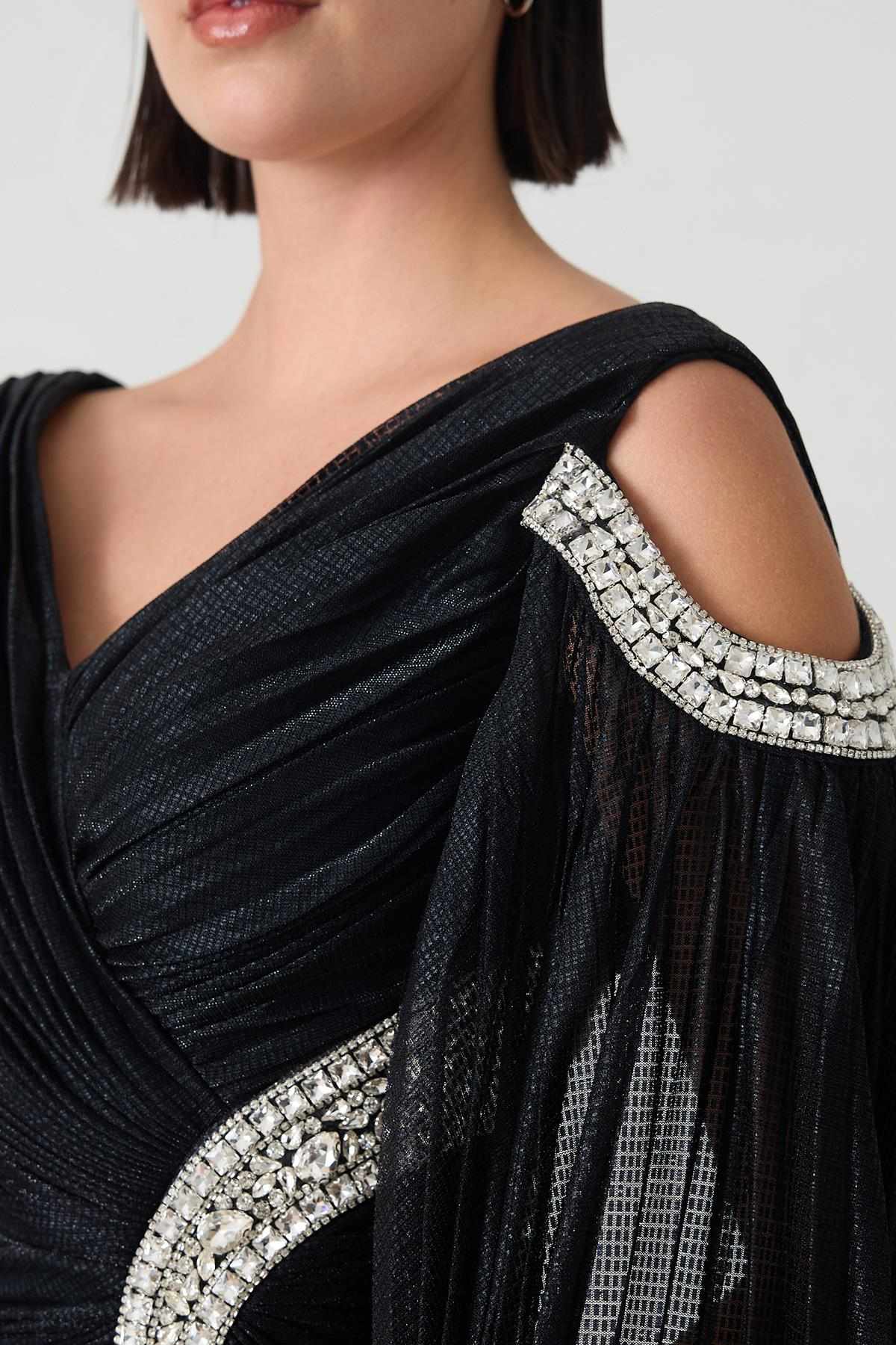 Siyah Omuz Ve Bel Detaylı Taşlı Pileli Yırtmaçlı Elbise Kadın Kategorisiz modelleri
