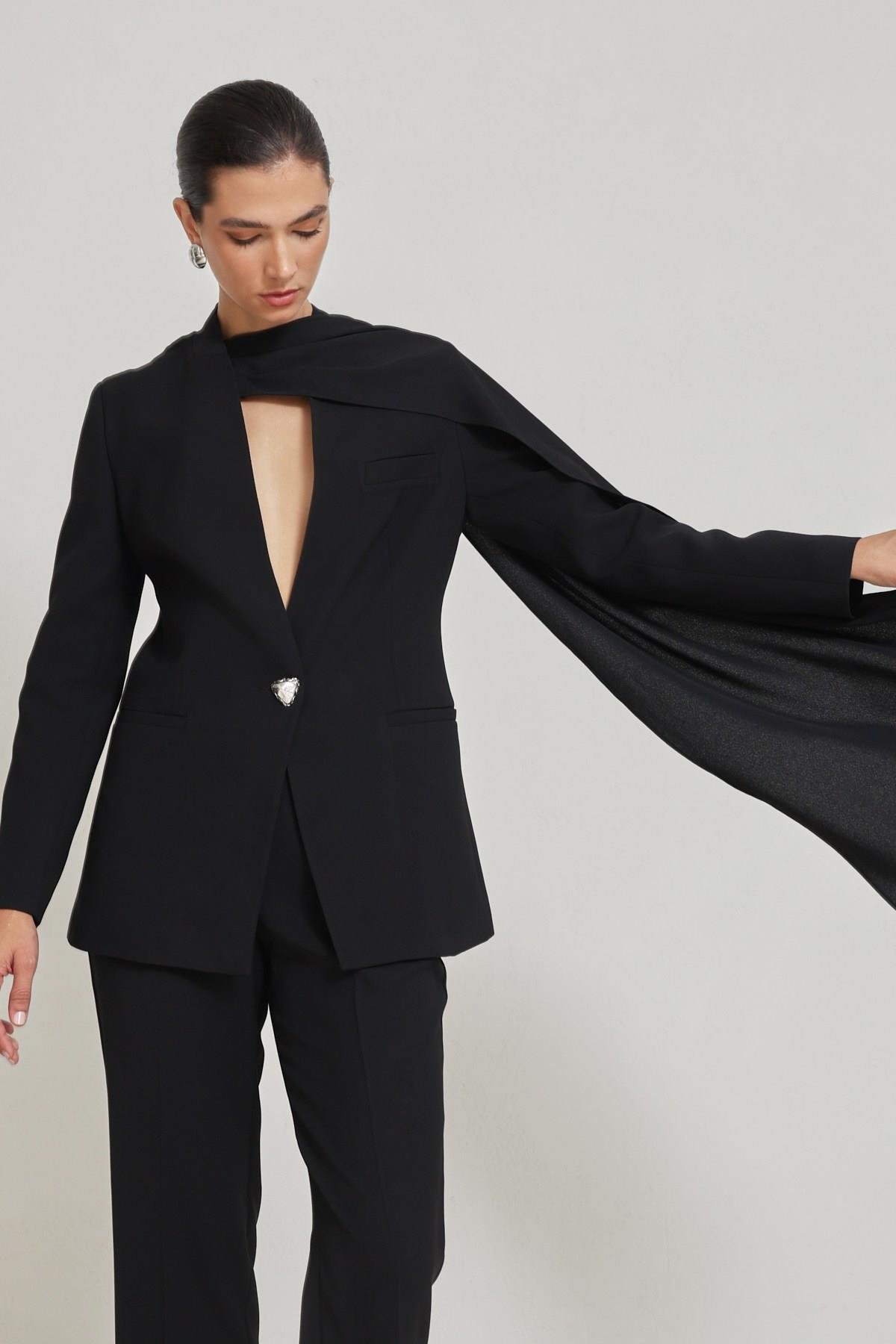 Siyah Pelerin Detaylı Kadın Takım Elbise Kadın Kategorisiz modelleri