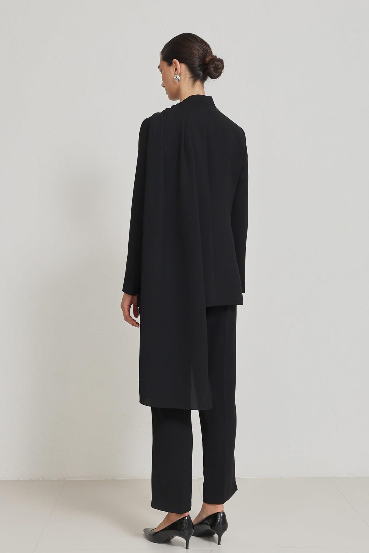 Siyah Pelerin Detaylı Kadın Takım Elbise Kadın Kategorisiz modelleri
