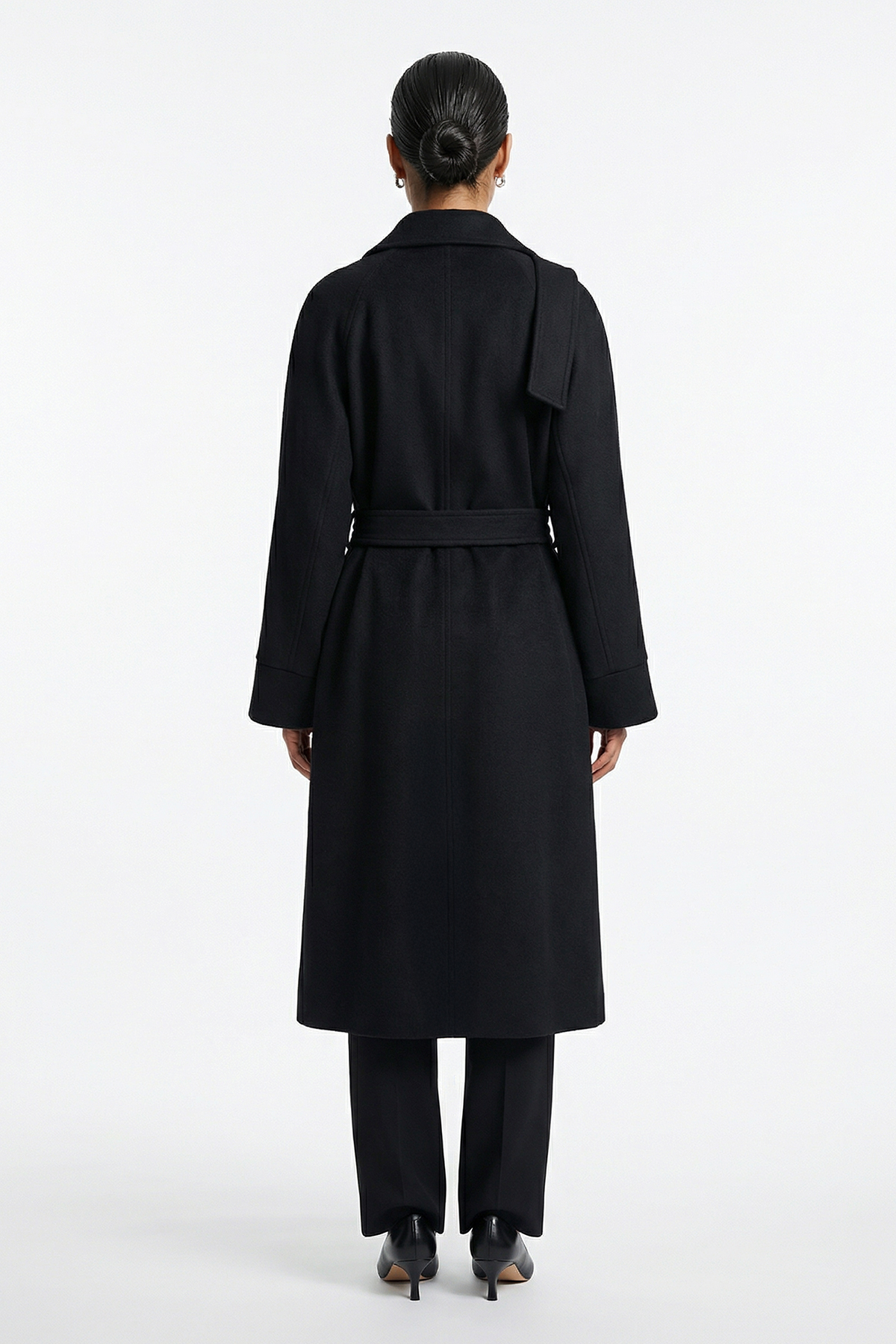 Siyah Rahat Kalıp Boyundan Kemer Ve Bağlama Detaylı Uzun Kaban Kadın Kaban modelleri