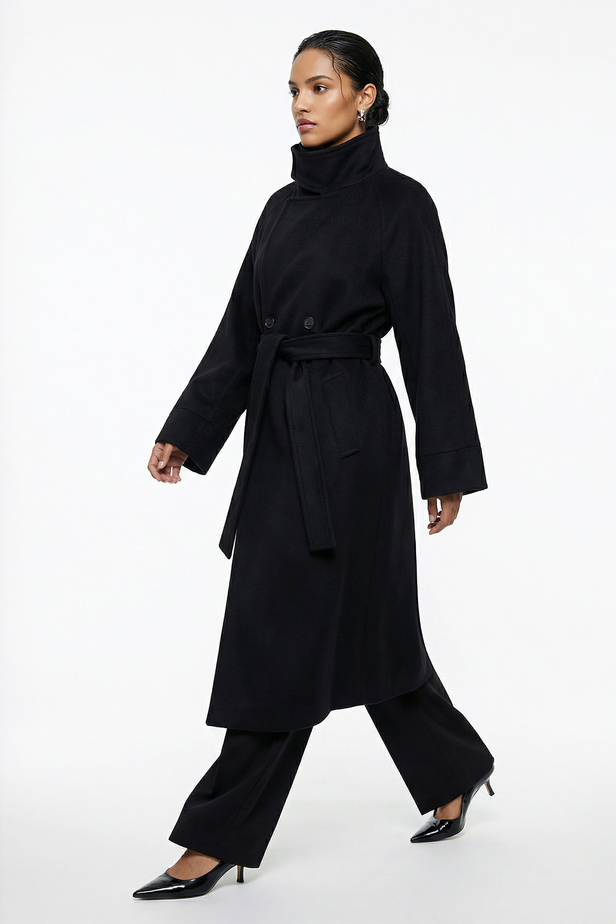 Siyah Rahat Kalıp Boyundan Kemer Ve Bağlama Detaylı Uzun Kaban Kadın Kaban modelleri