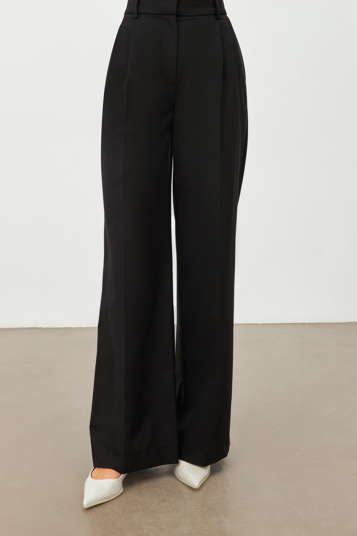 Siyah Rahat Kesim Pile Detaylı Pantolon Kadın Pantolon modelleri