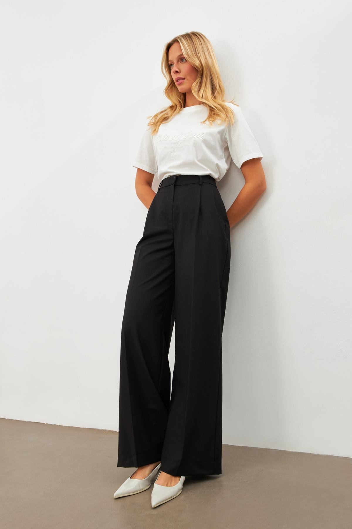 Siyah Rahat Kesim Pile Detaylı Pantolon Kadın Pantolon modelleri