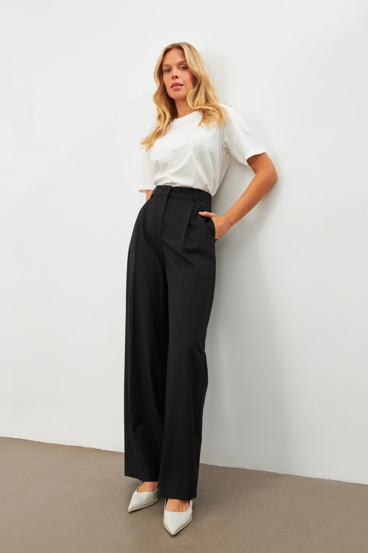 Siyah Rahat Kesim Pile Detaylı Pantolon Kadın Pantolon modelleri