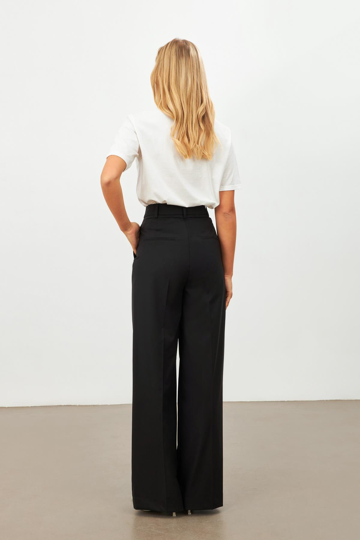 Siyah Rahat Kesim Pile Detaylı Pantolon Kadın Pantolon modelleri