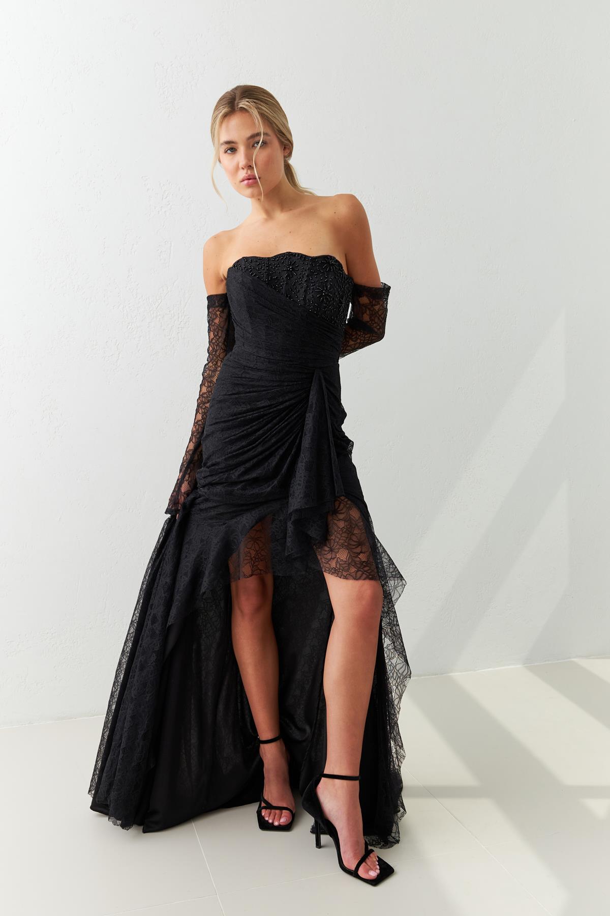 Siyah Straplez Dantel Detaylı Abiye Elbise Kadın Kategorisiz modelleri