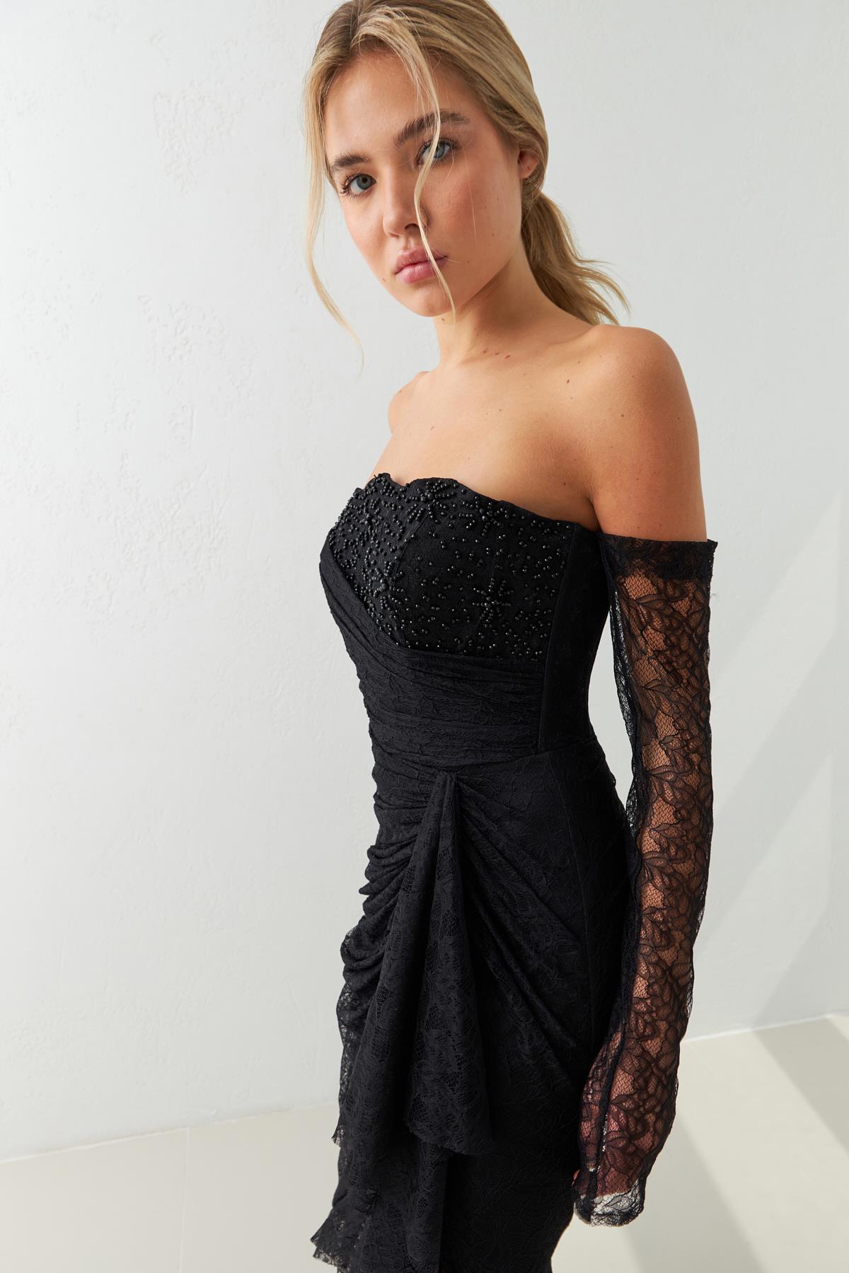 Siyah Straplez Dantel Detaylı Abiye Elbise Kadın Kategorisiz modelleri